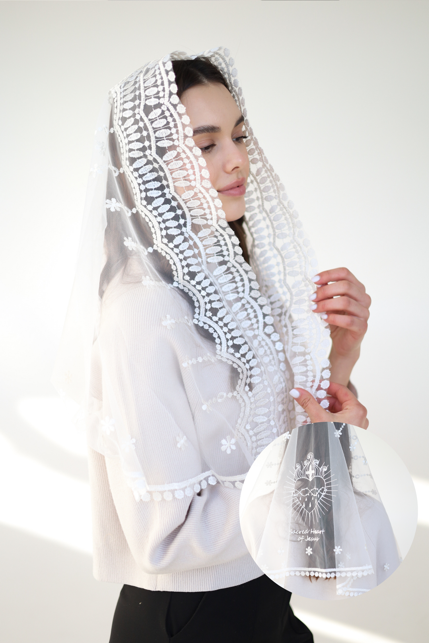 IVORY VEIL WITH EMBROIDERY ON THE BACK