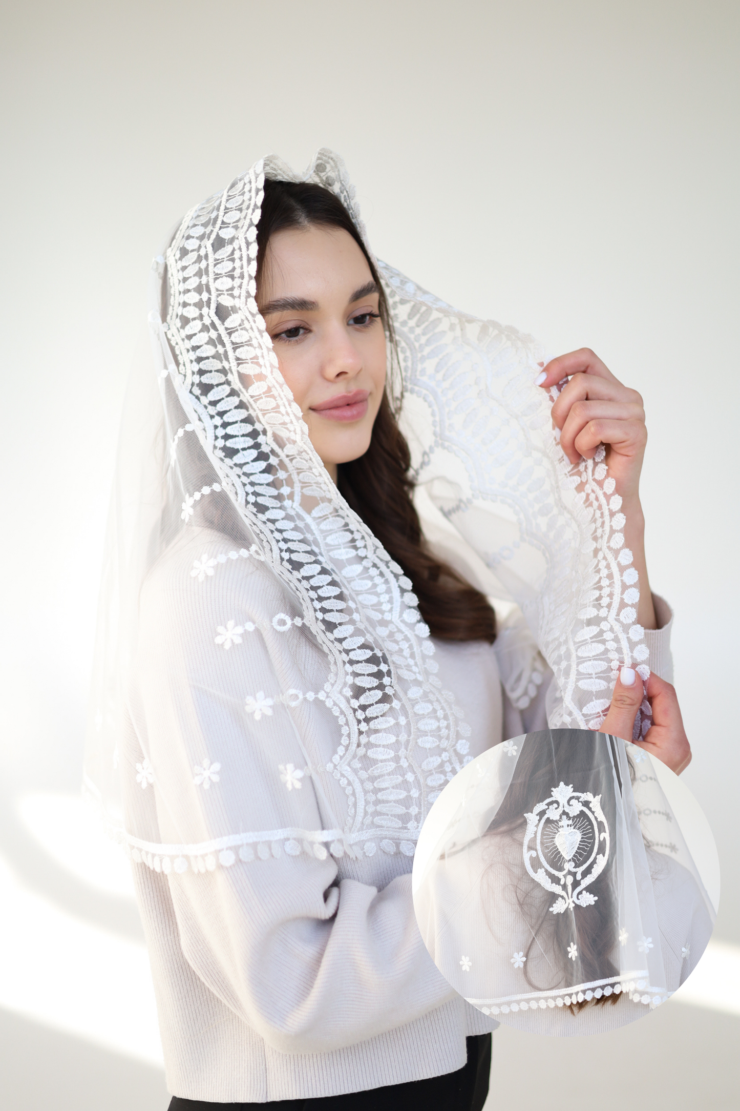 IVORY MANTILLA WITH HEART