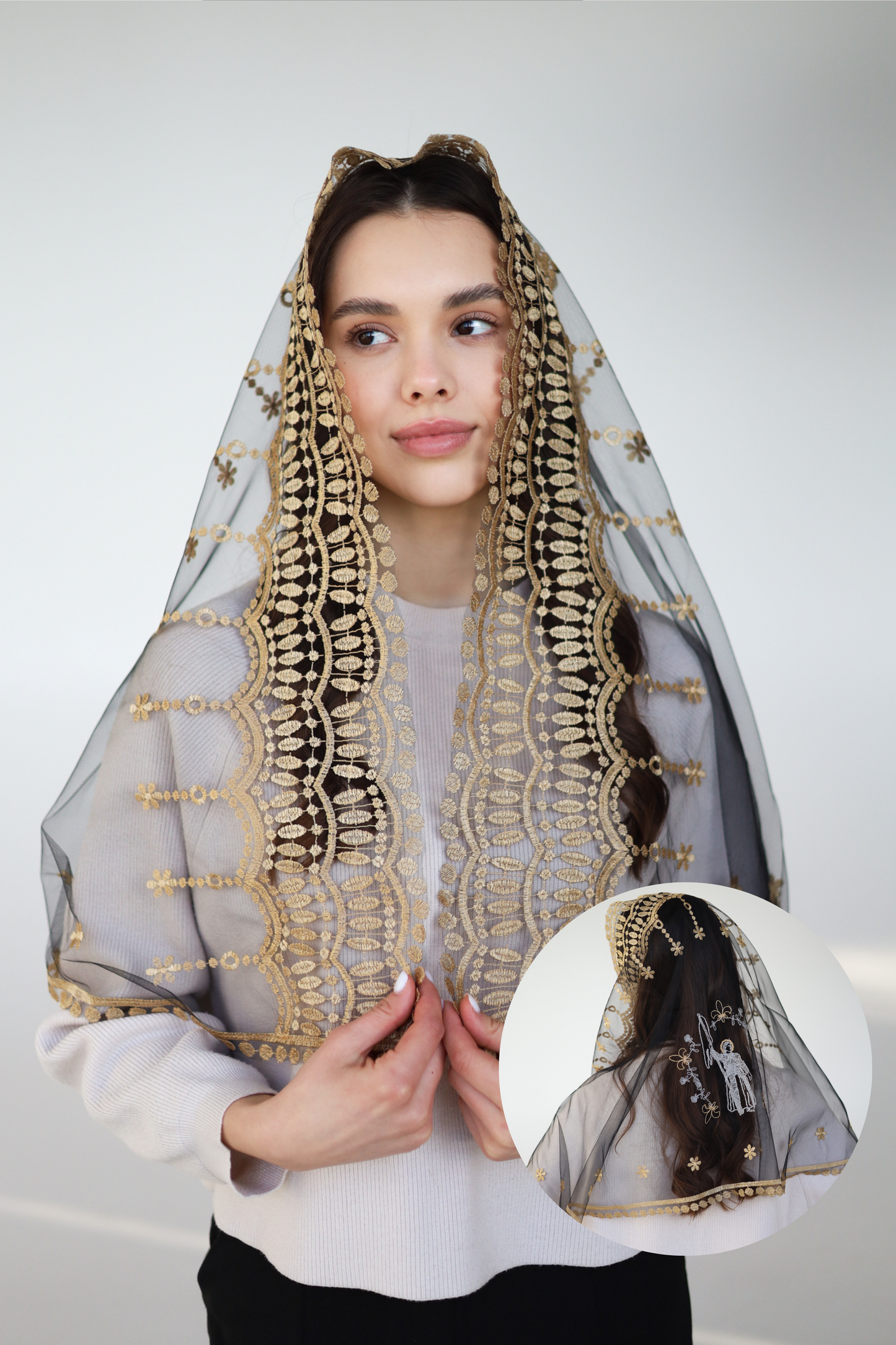 MANTILLA WITH EMBROIDERY ON THE BACK