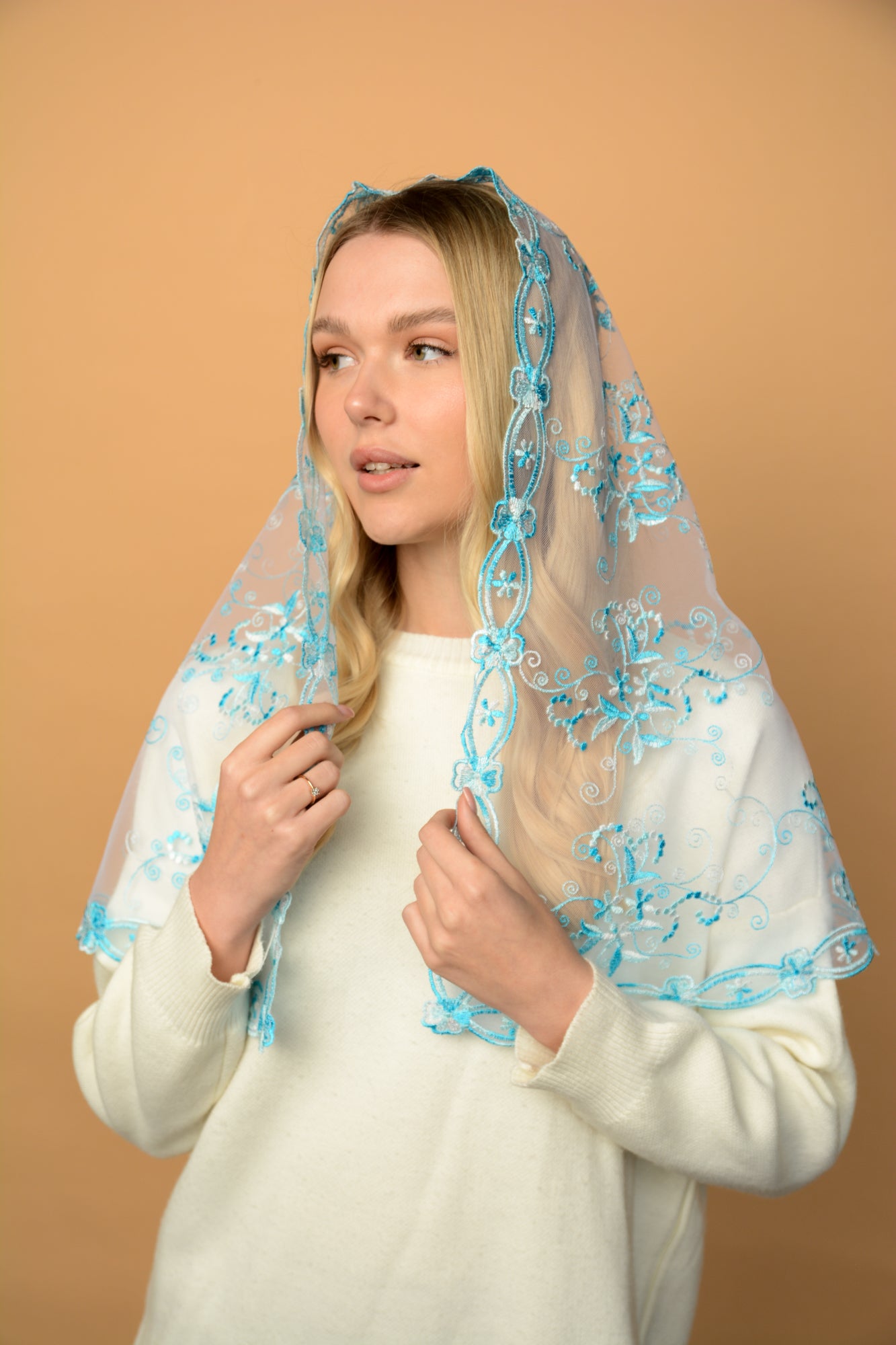 GRADIENT BLUE VEIL