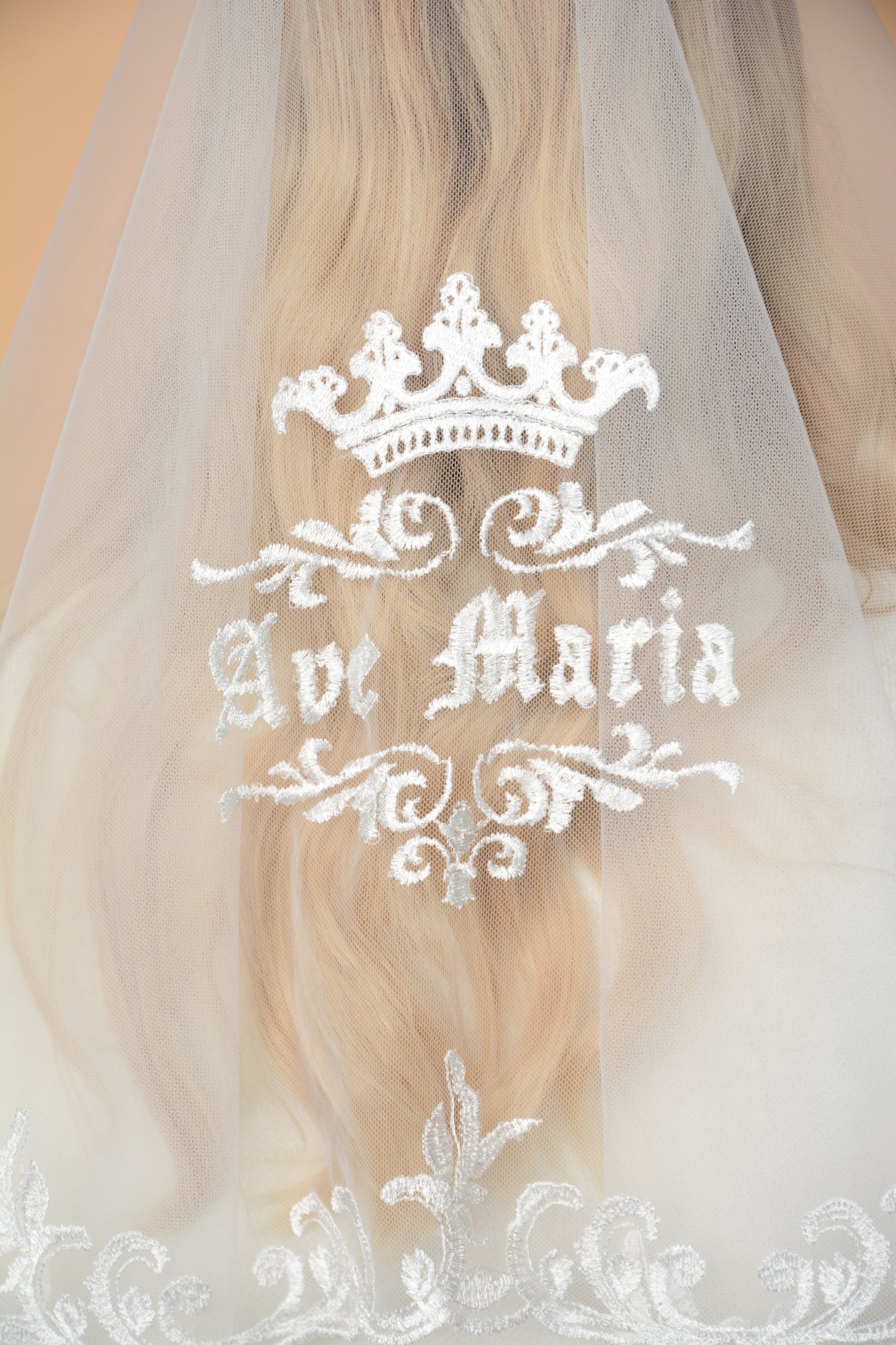 LONG IVORY MANTILLA