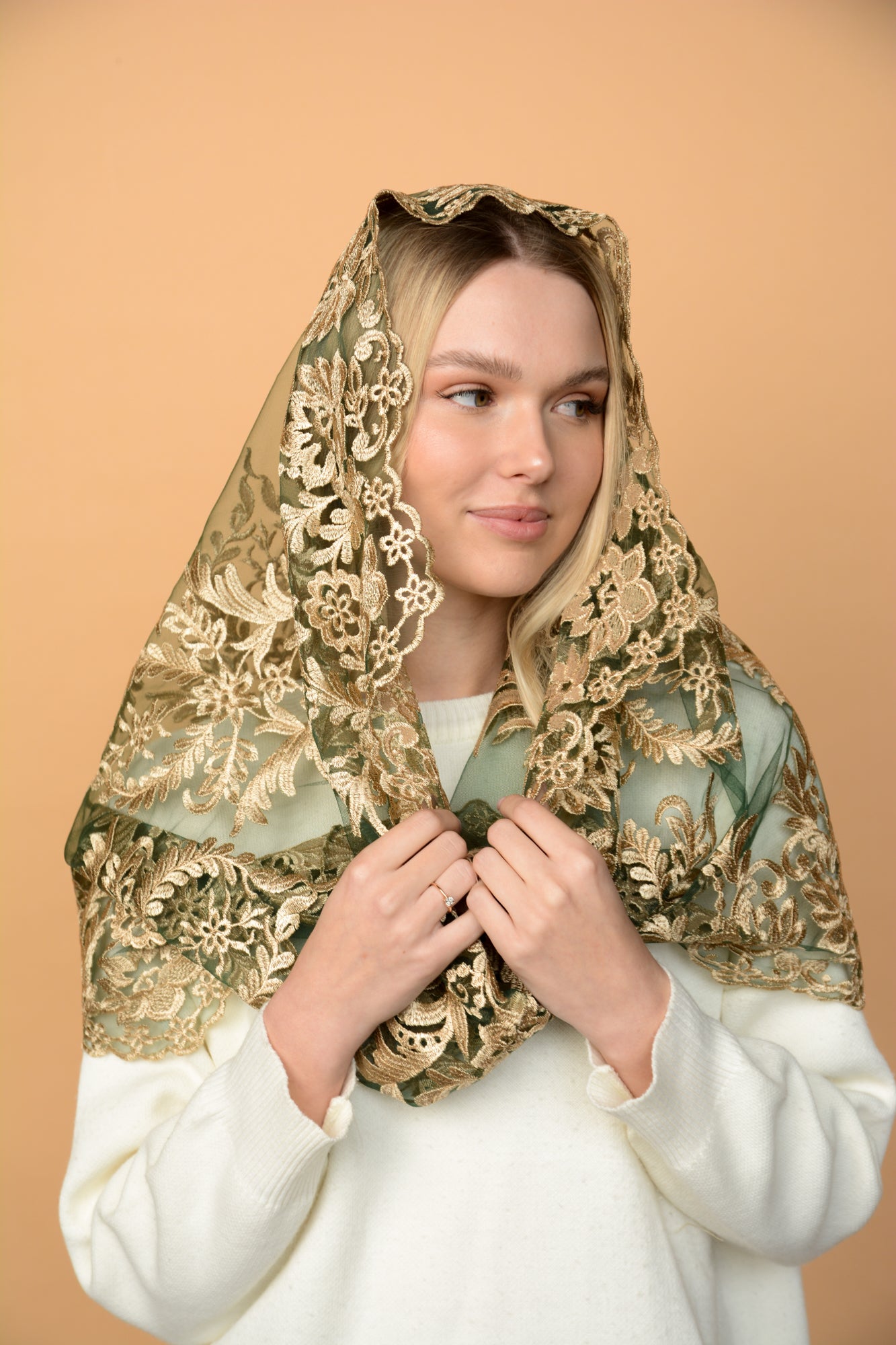 GOLD & GREEN MANTILLA