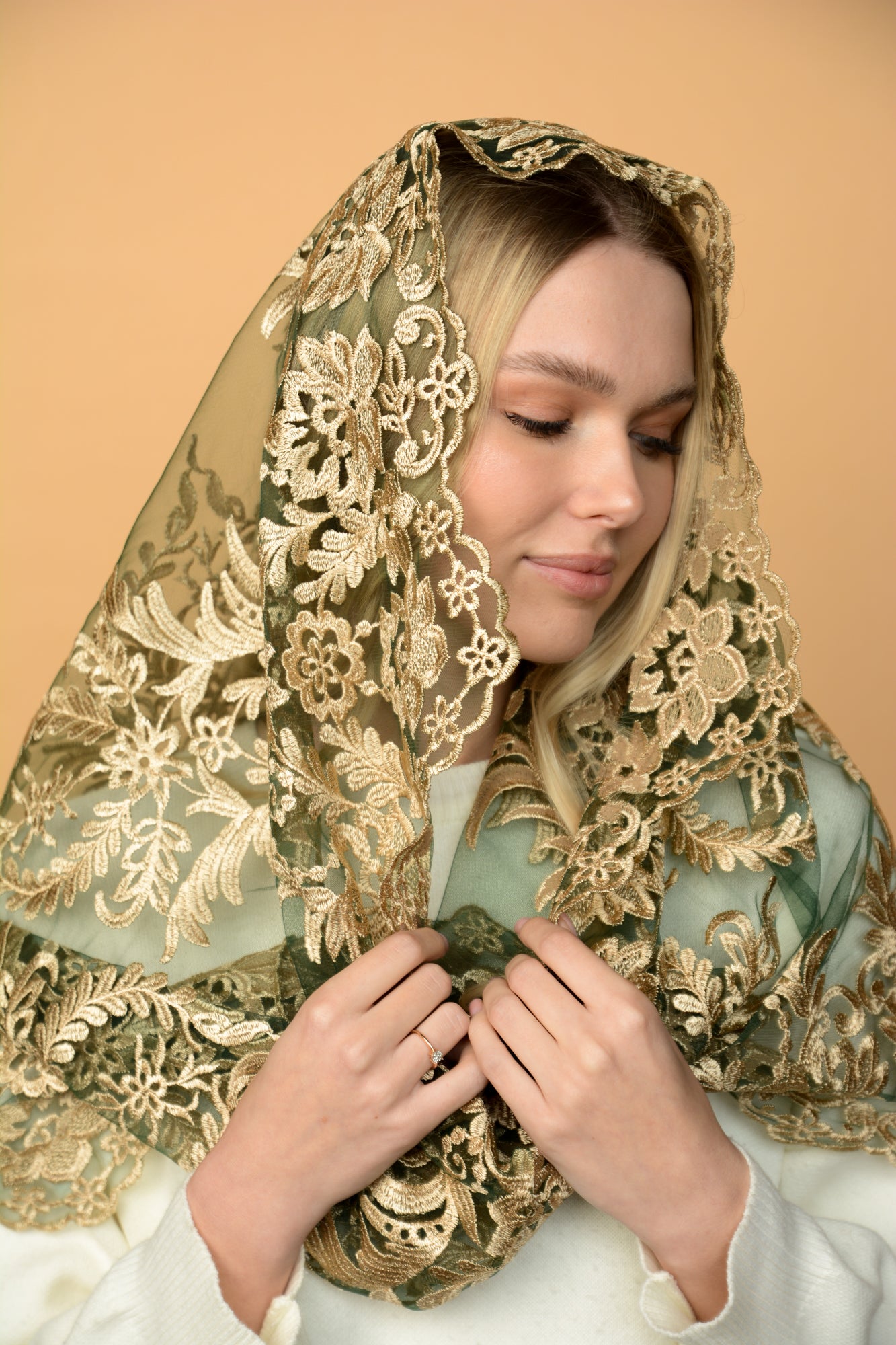 GOLD & GREEN MANTILLA