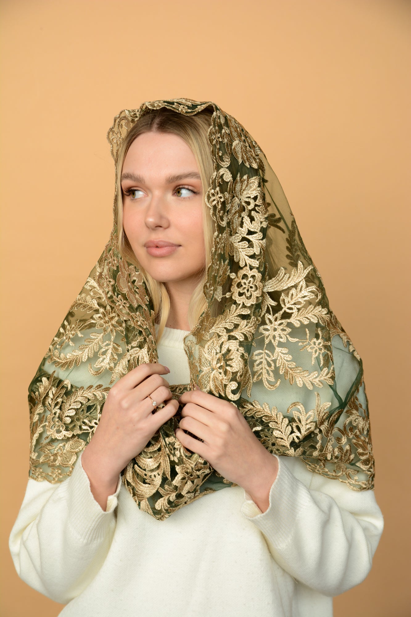 GOLD & GREEN MANTILLA