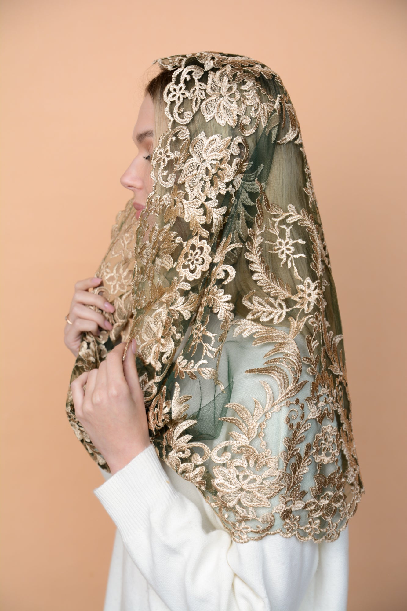 GOLD & GREEN MANTILLA