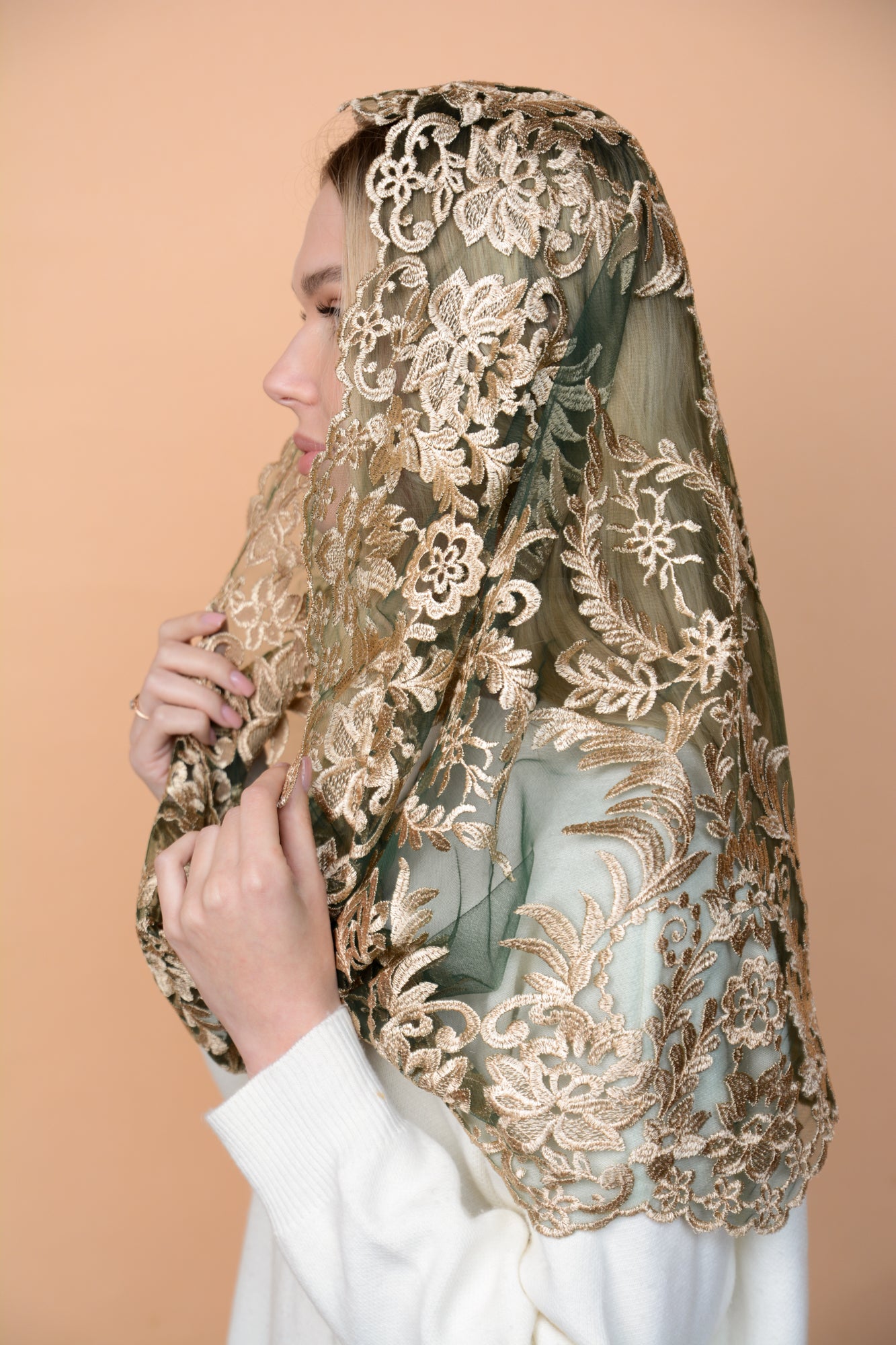 GOLD & GREEN MANTILLA