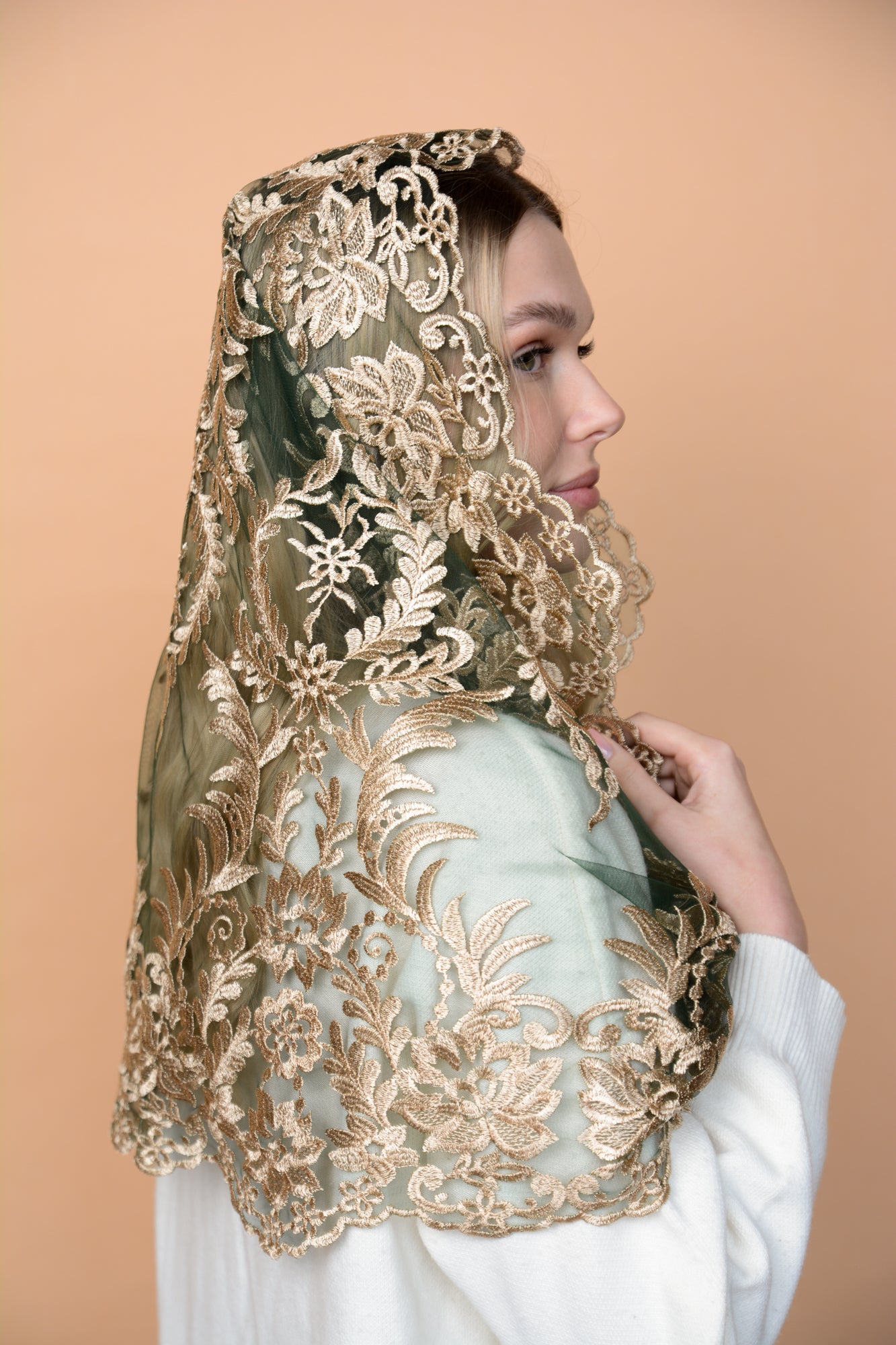 GOLD & GREEN MANTILLA