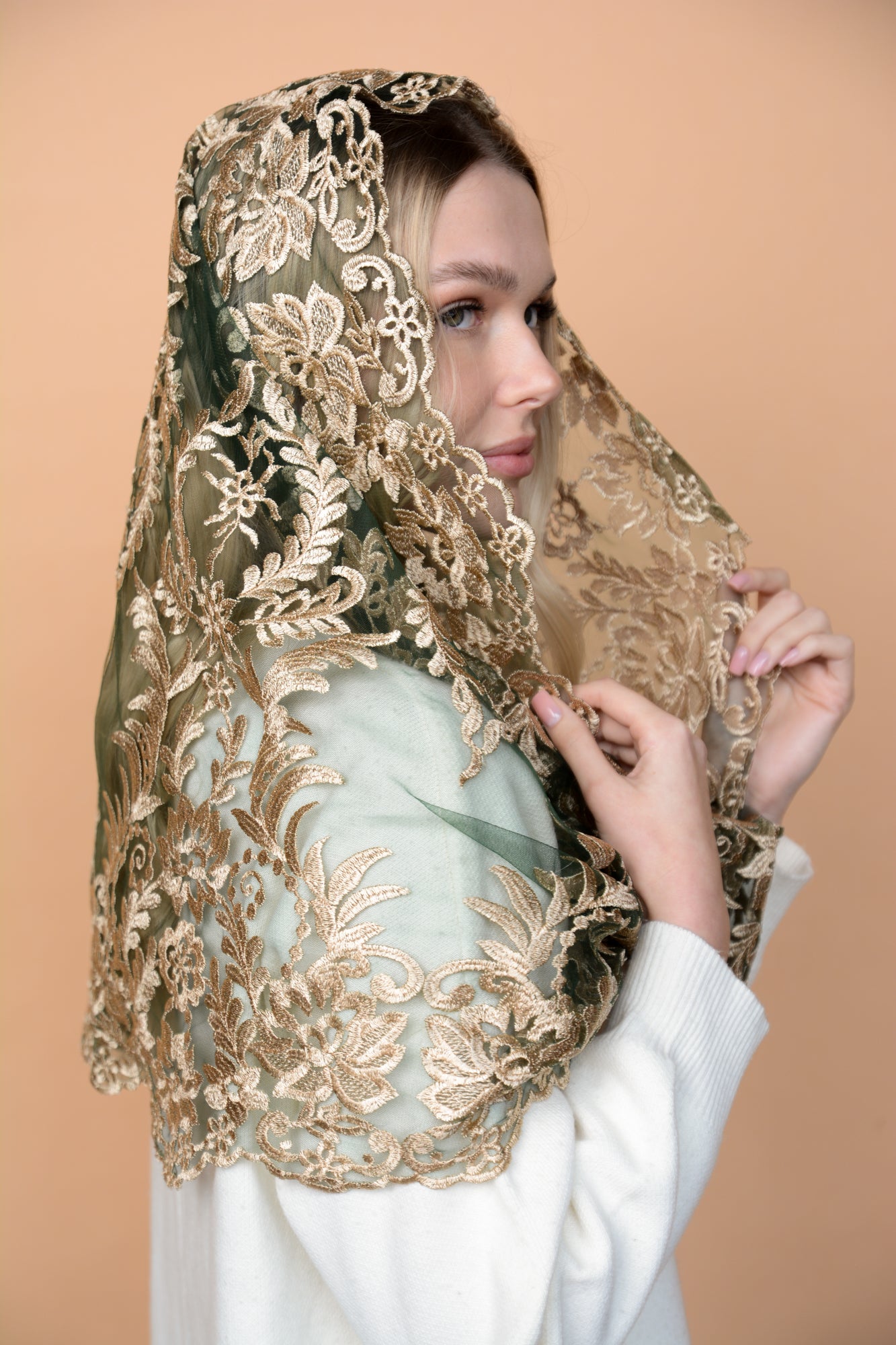 GOLD & GREEN MANTILLA