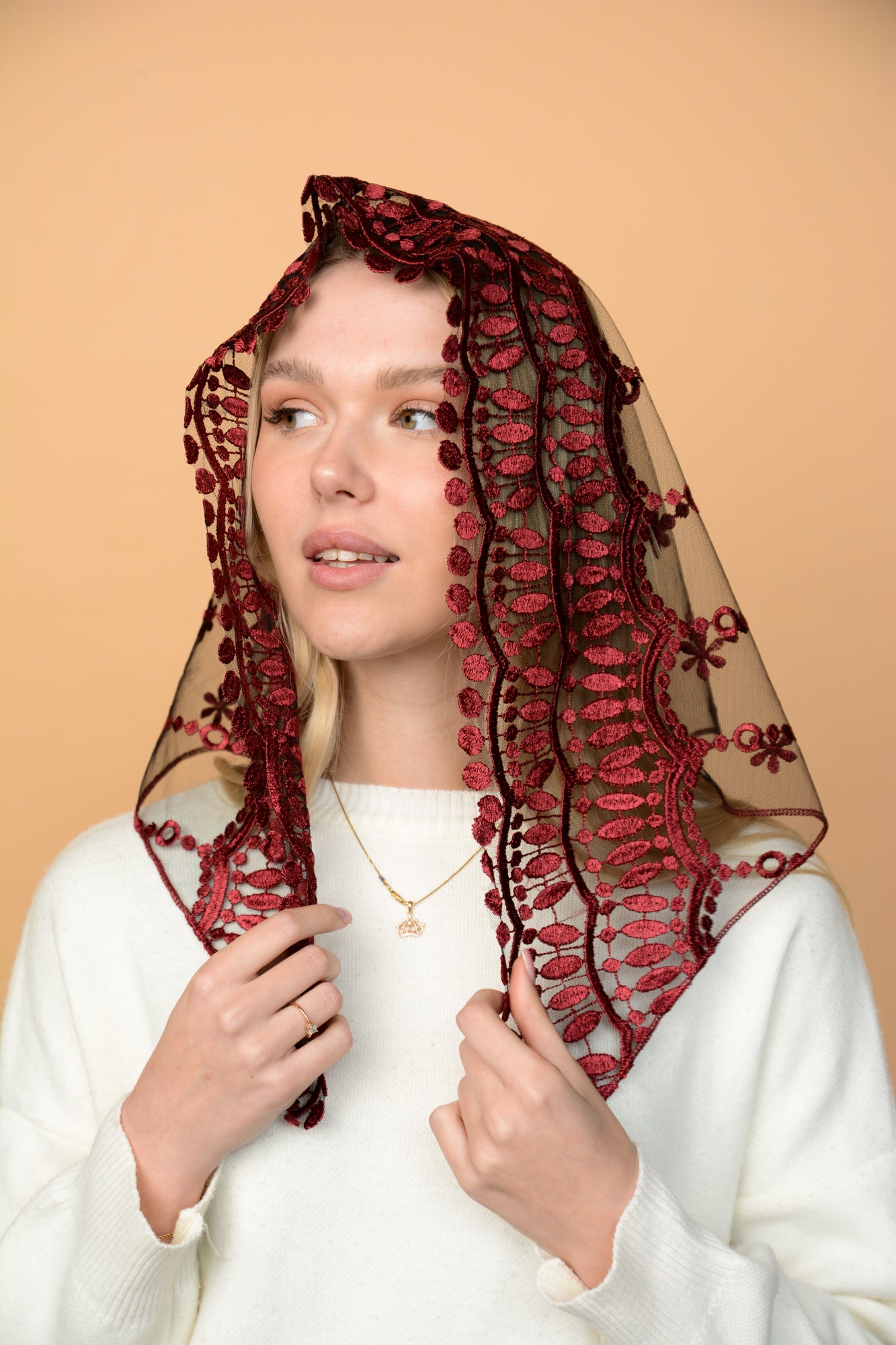 SHORT BURGUNDY VEIL – MariaVeils