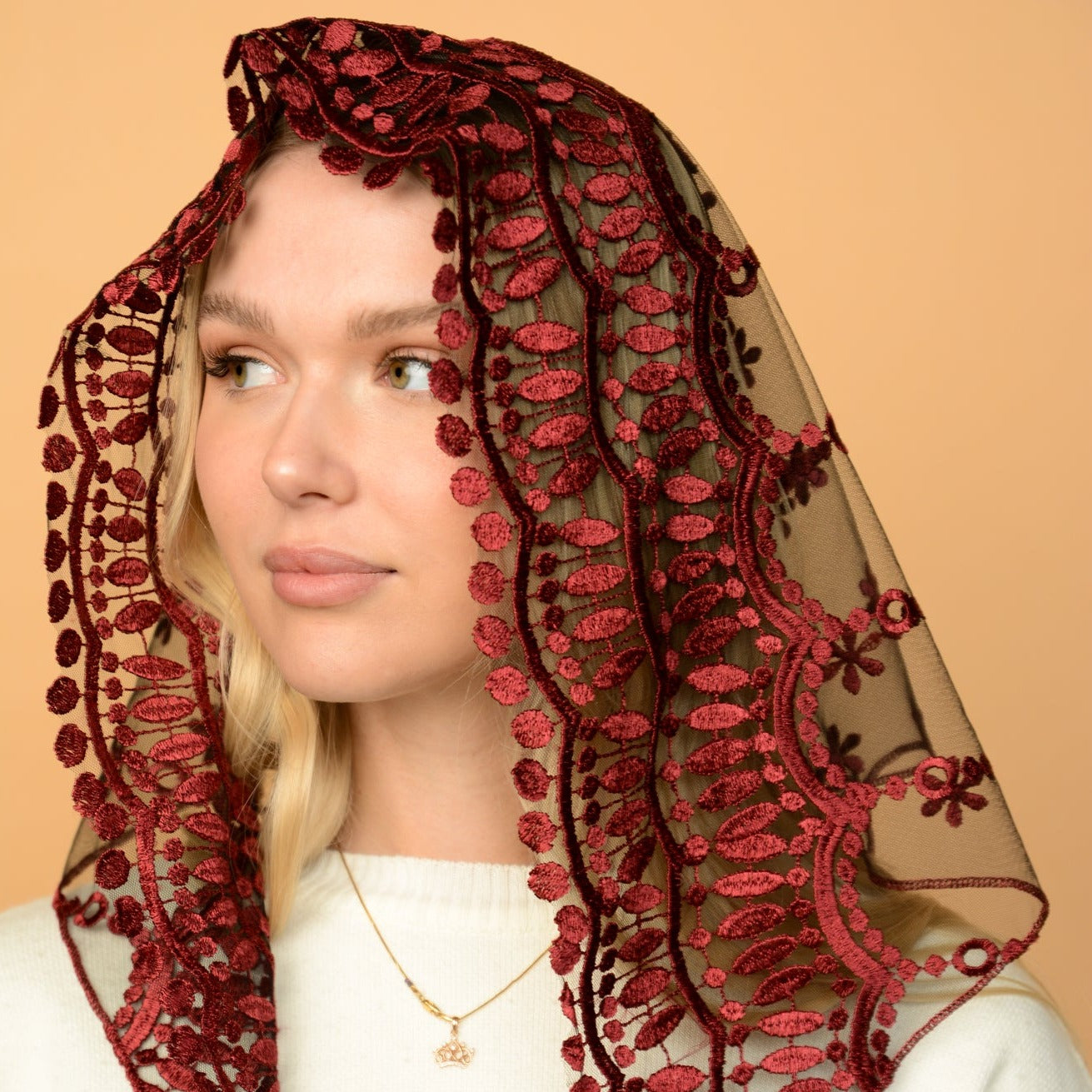 SHORT BURGUNDY VEIL – MariaVeils