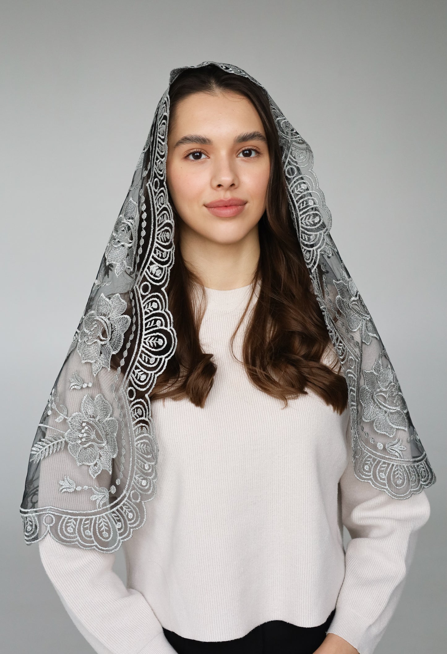 LONG GREY MANTILLA