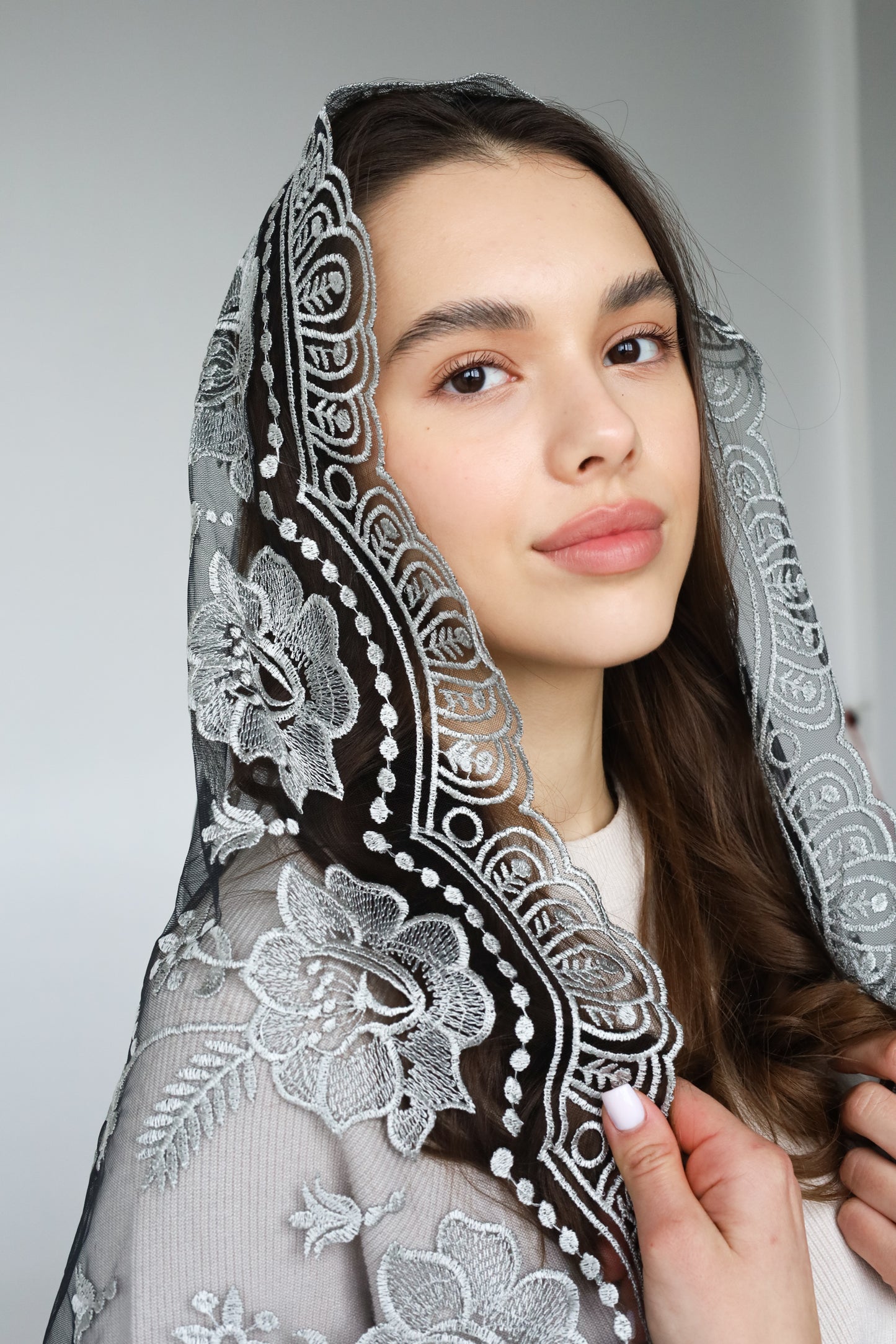 LONG GREY MANTILLA