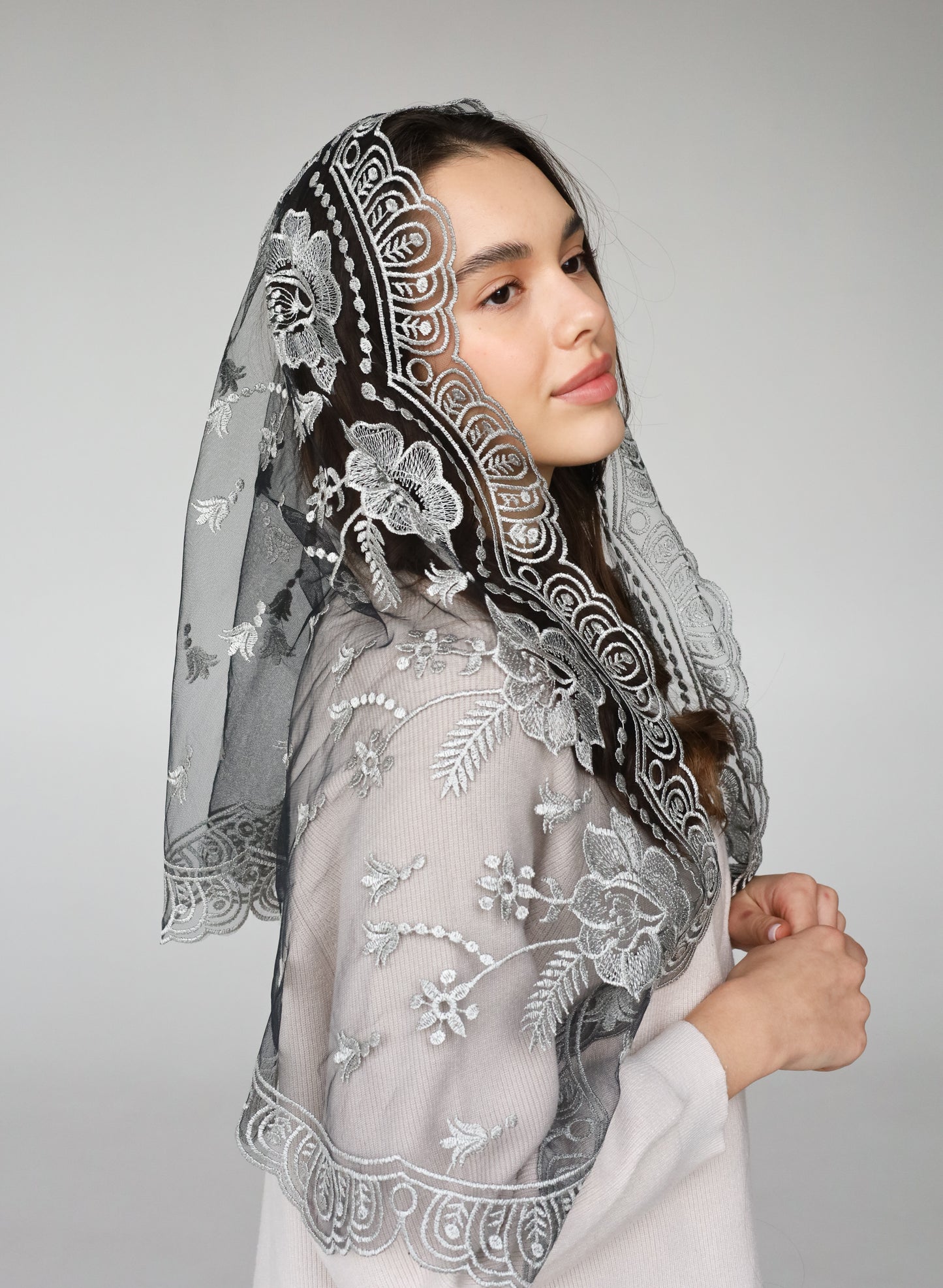 LONG GREY MANTILLA