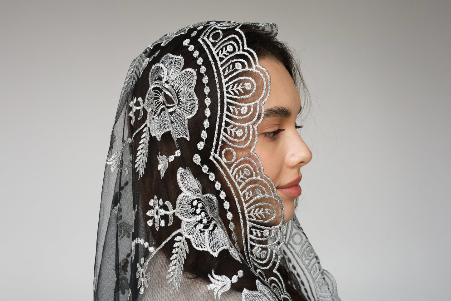 LONG GREY MANTILLA