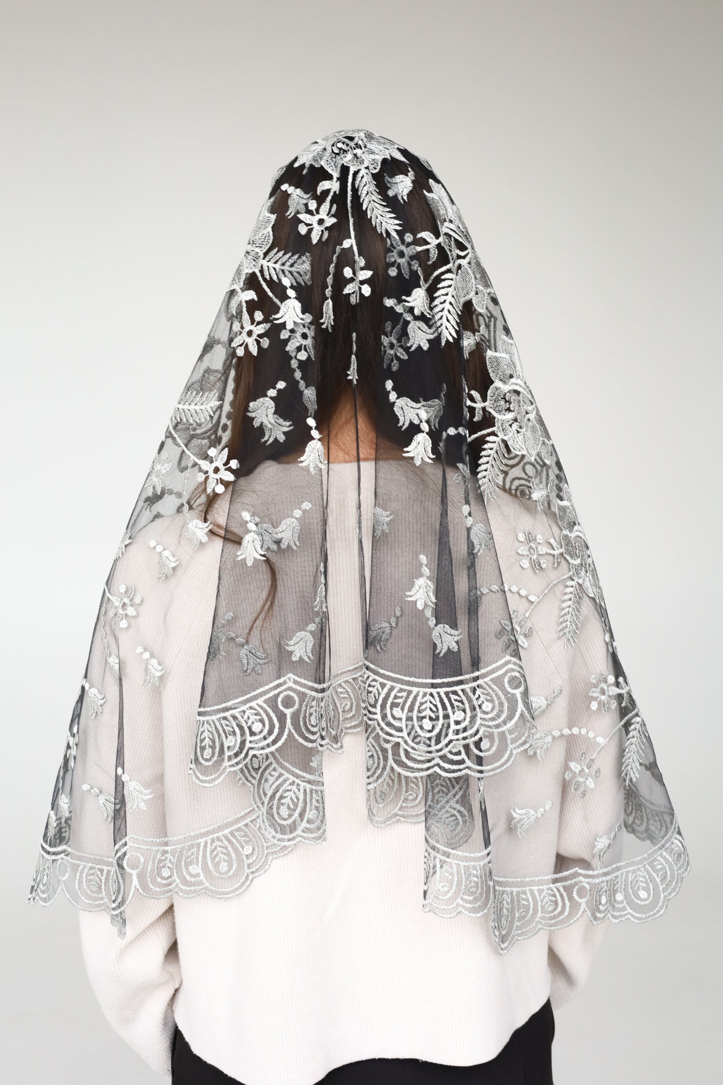 LONG GREY MANTILLA