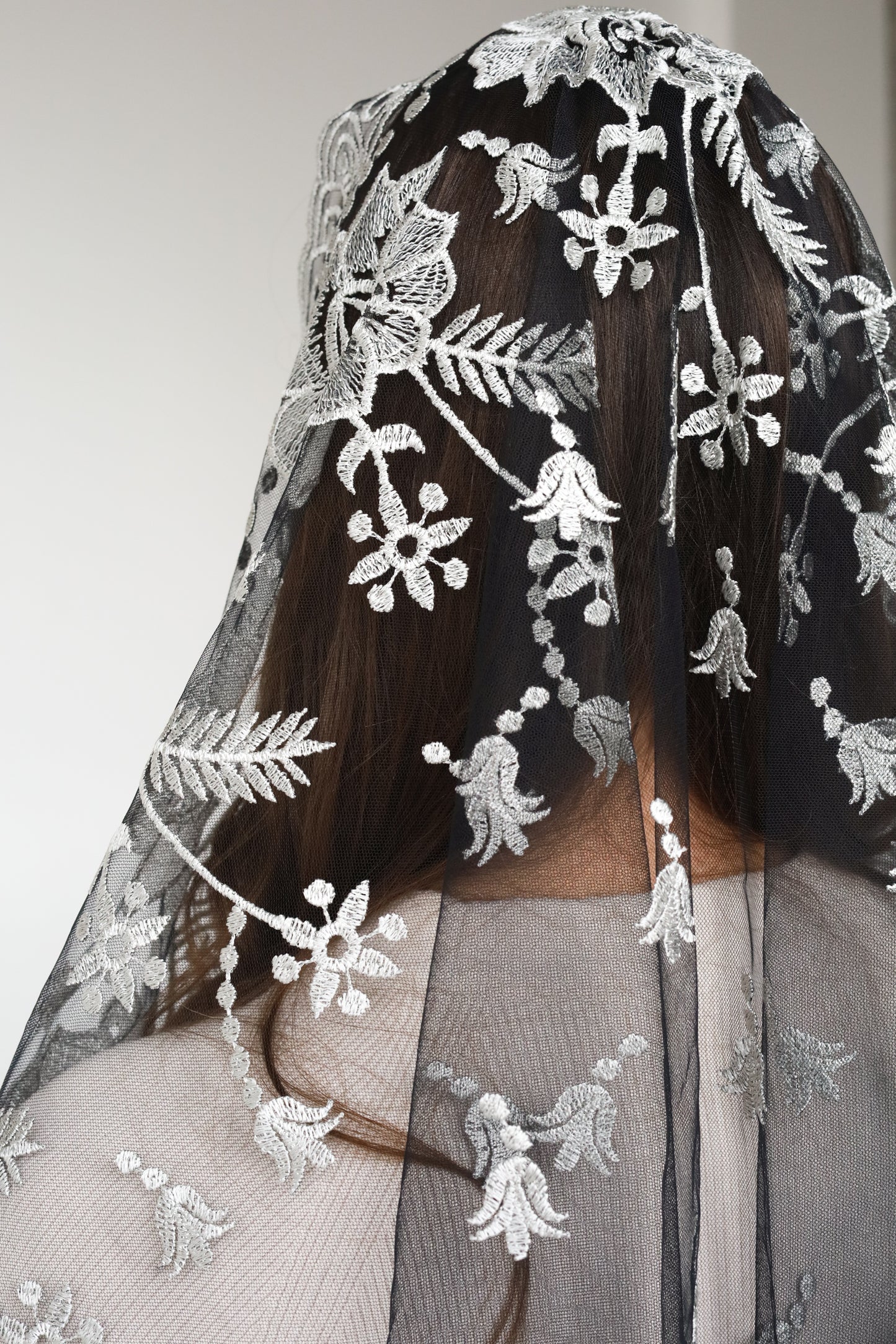 LONG GREY MANTILLA