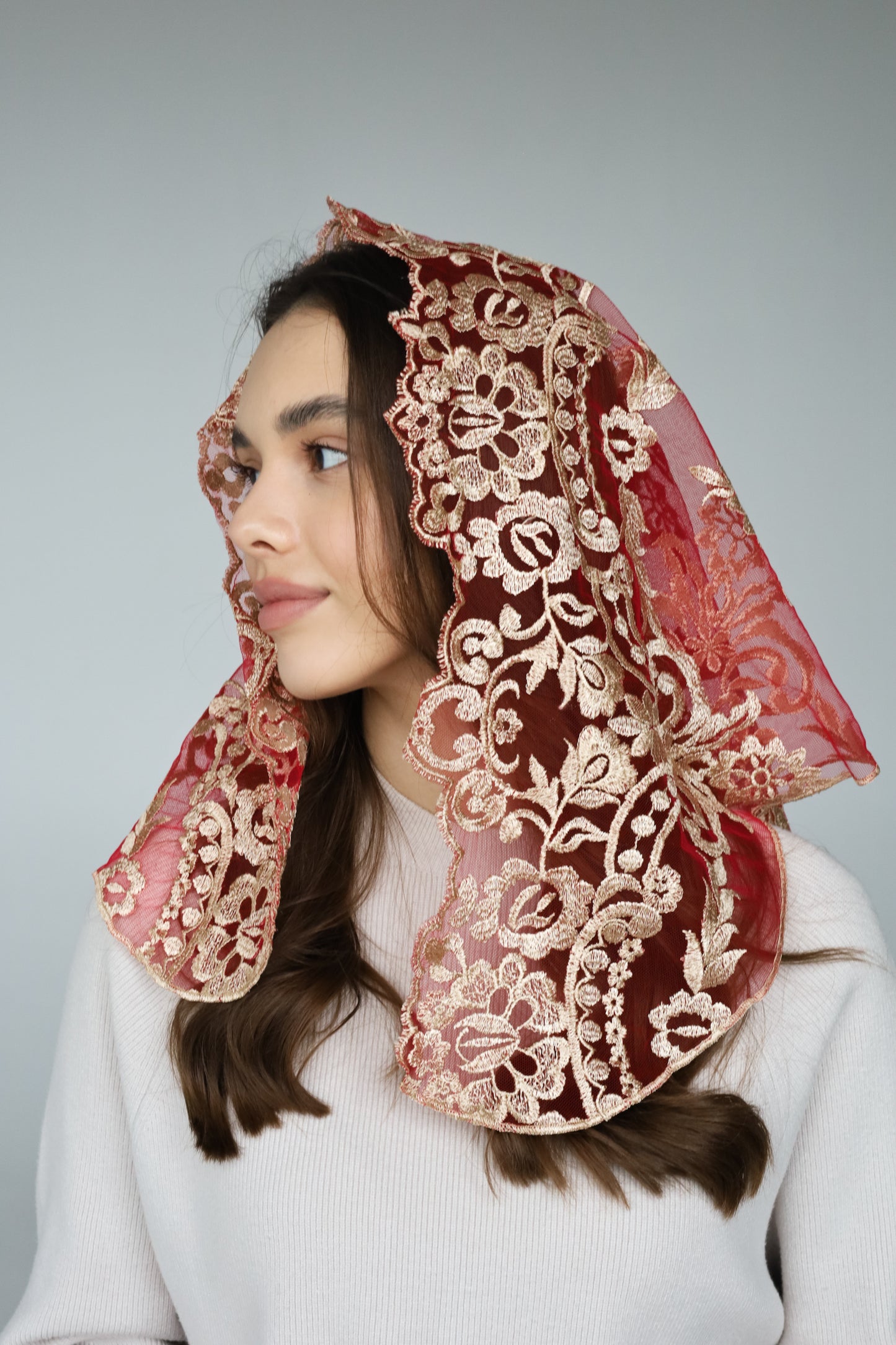 SHORT GOLD & BURGUNDY VEIL