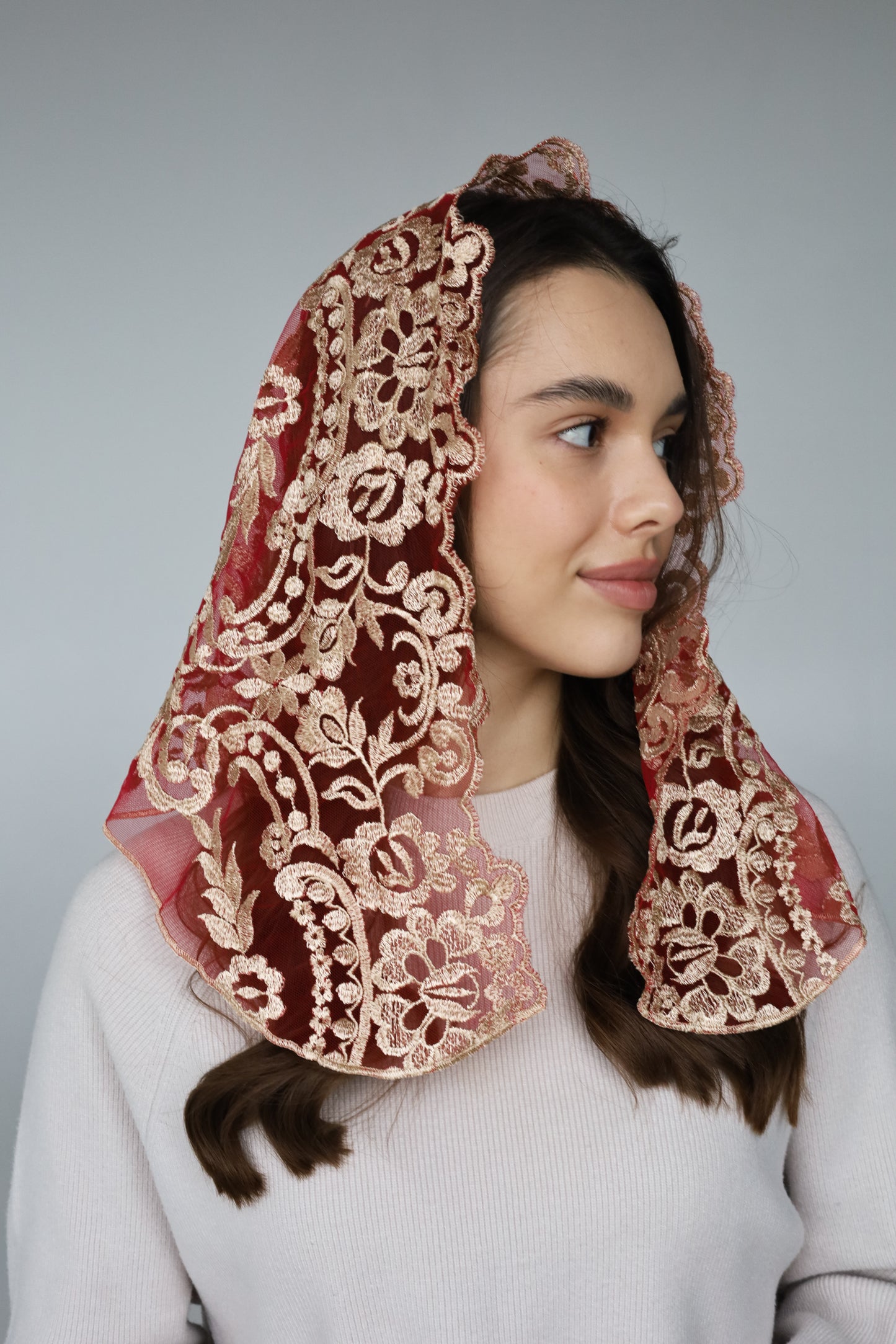 SHORT GOLD & BURGUNDY VEIL