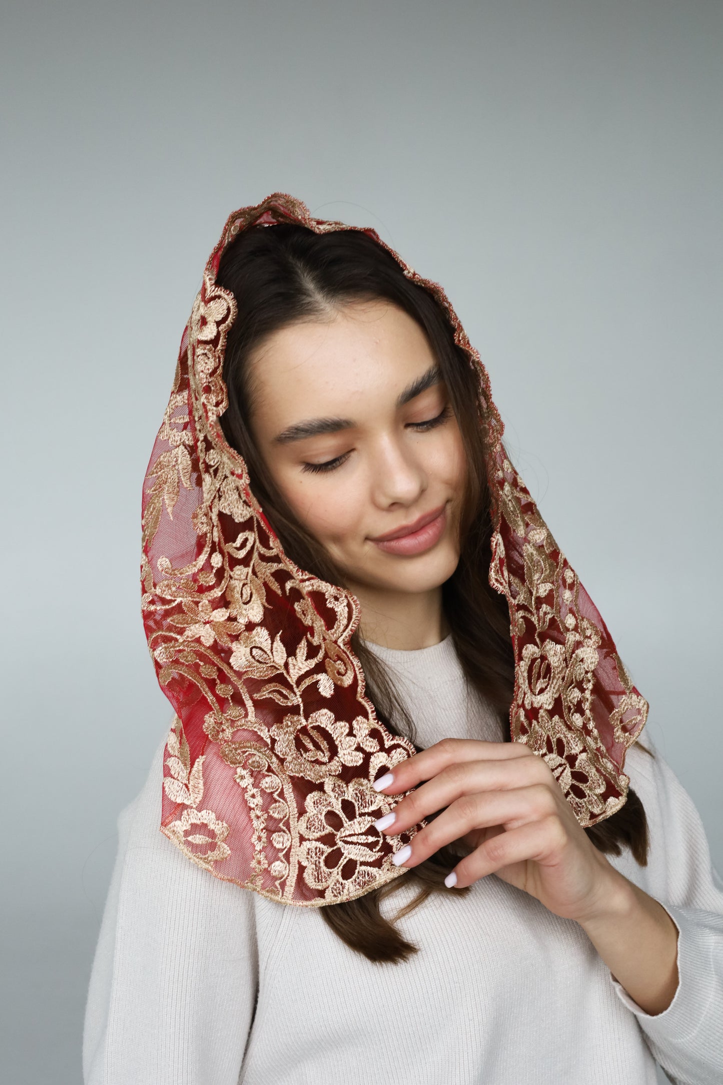 SHORT GOLD & BURGUNDY VEIL