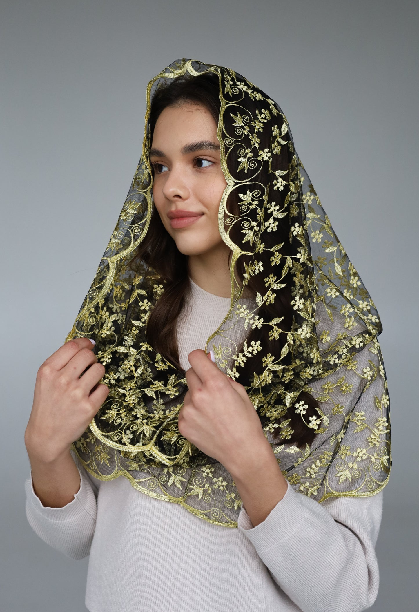 YELLOW INFINITY MANTILLA