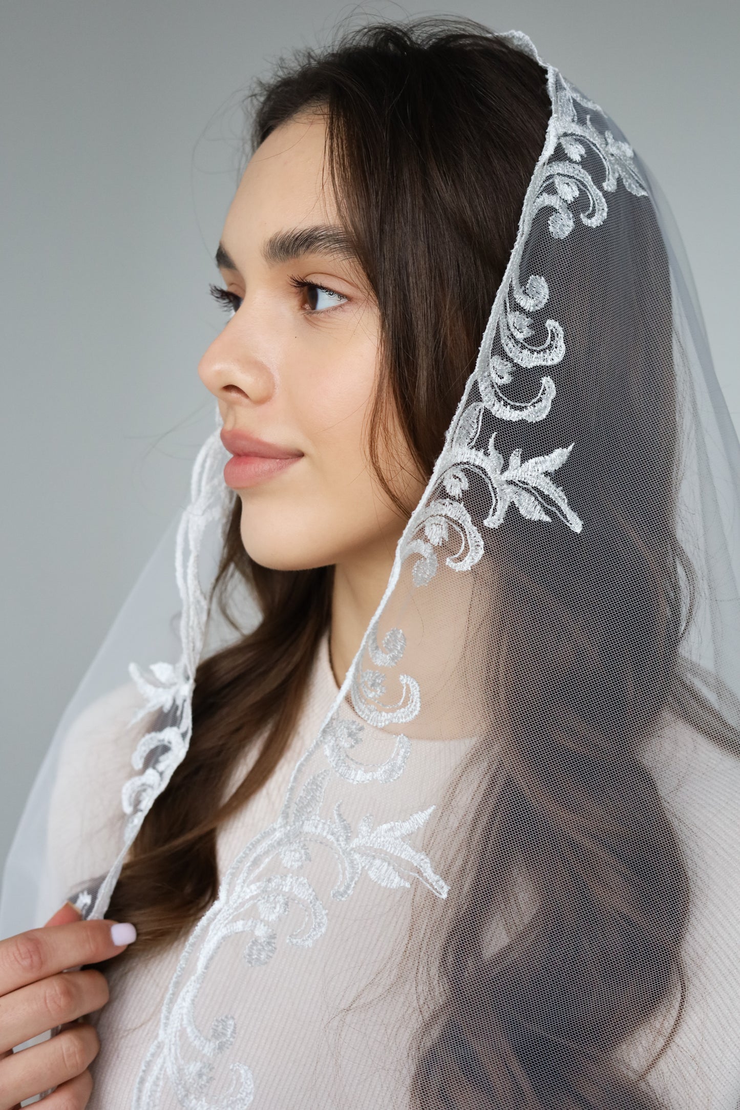 LONG IVORY MANTILLA WITH EMBROIDERY