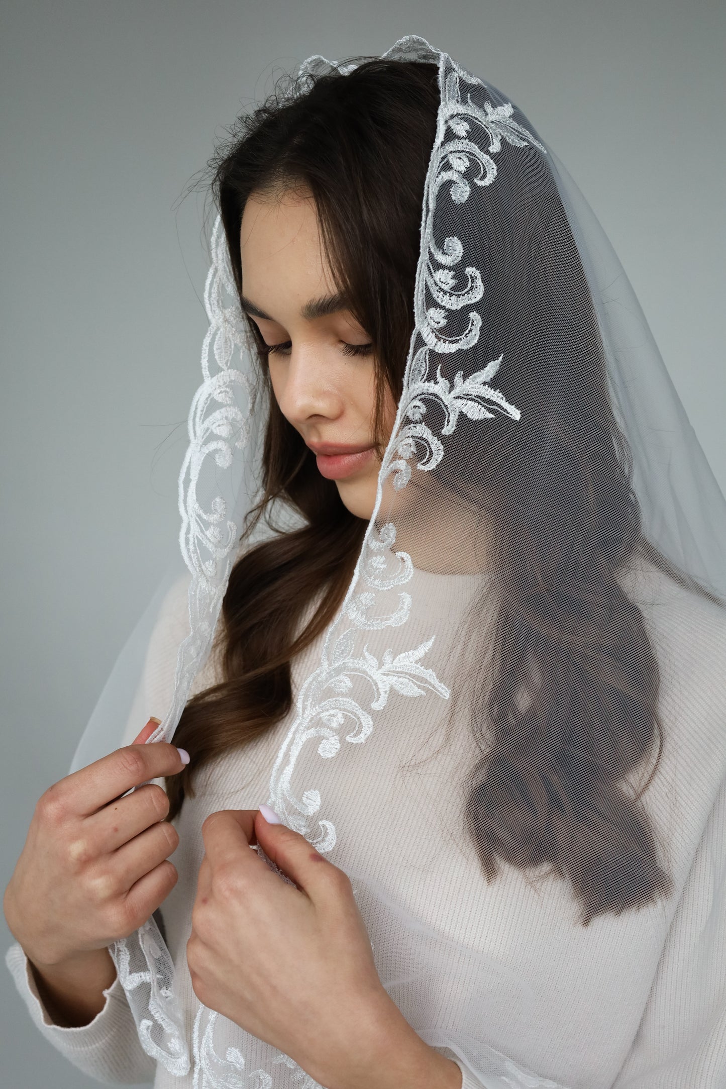 LONG IVORY MANTILLA WITH EMBROIDERY