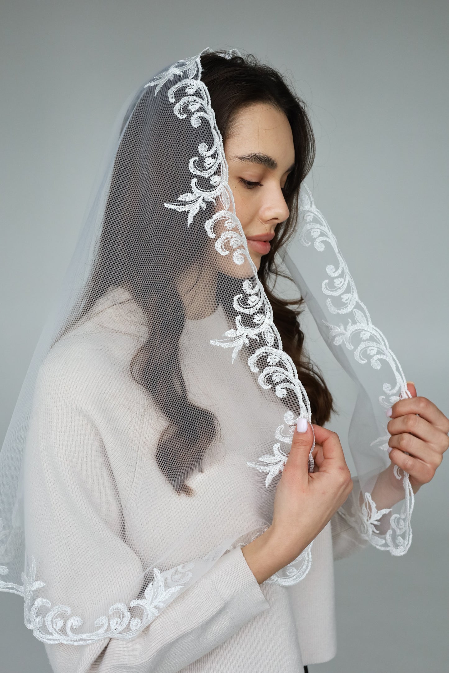 LONG IVORY MANTILLA WITH EMBROIDERY