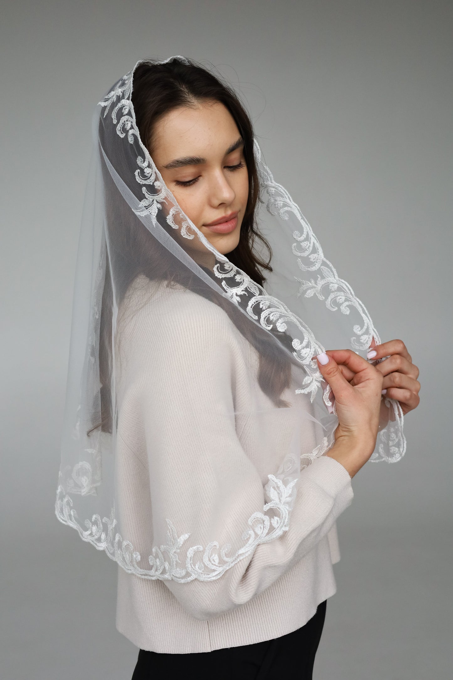 LONG IVORY MANTILLA WITH EMBROIDERY