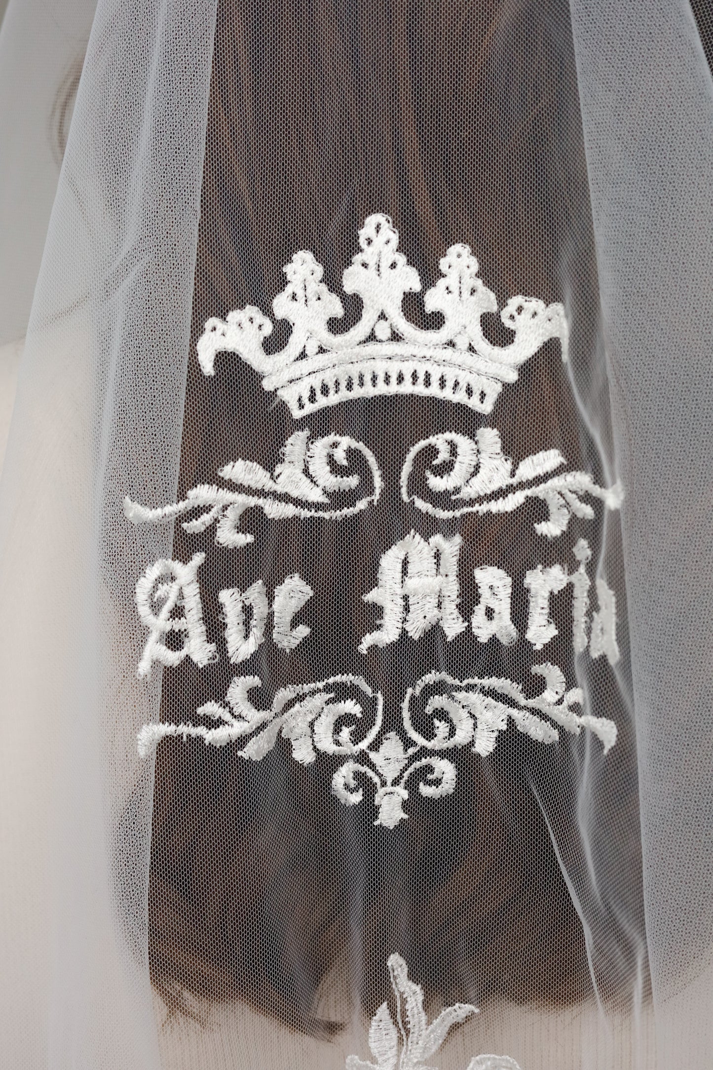 LONG IVORY MANTILLA WITH EMBROIDERY