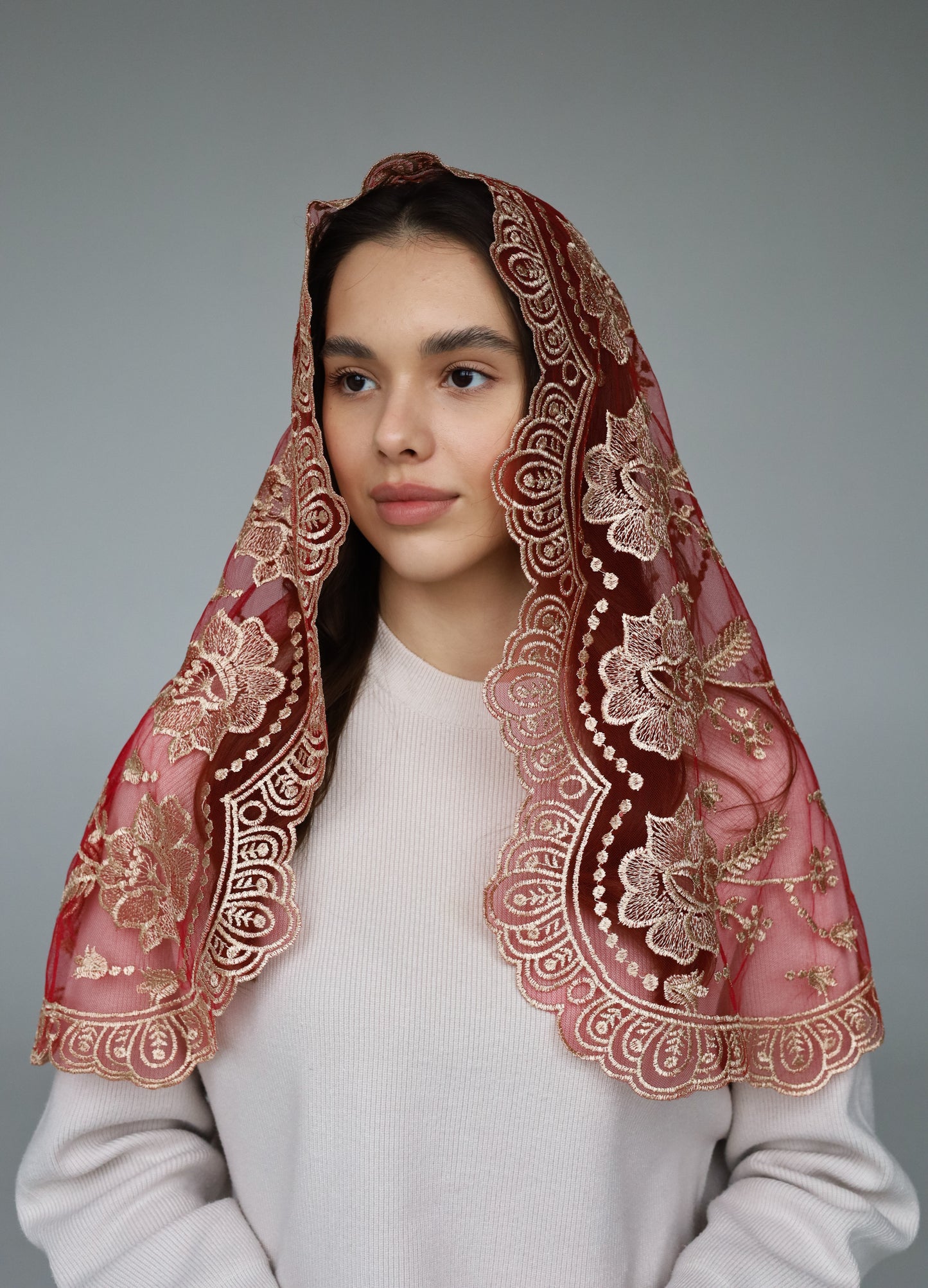 RED & GOLD MANTILLA