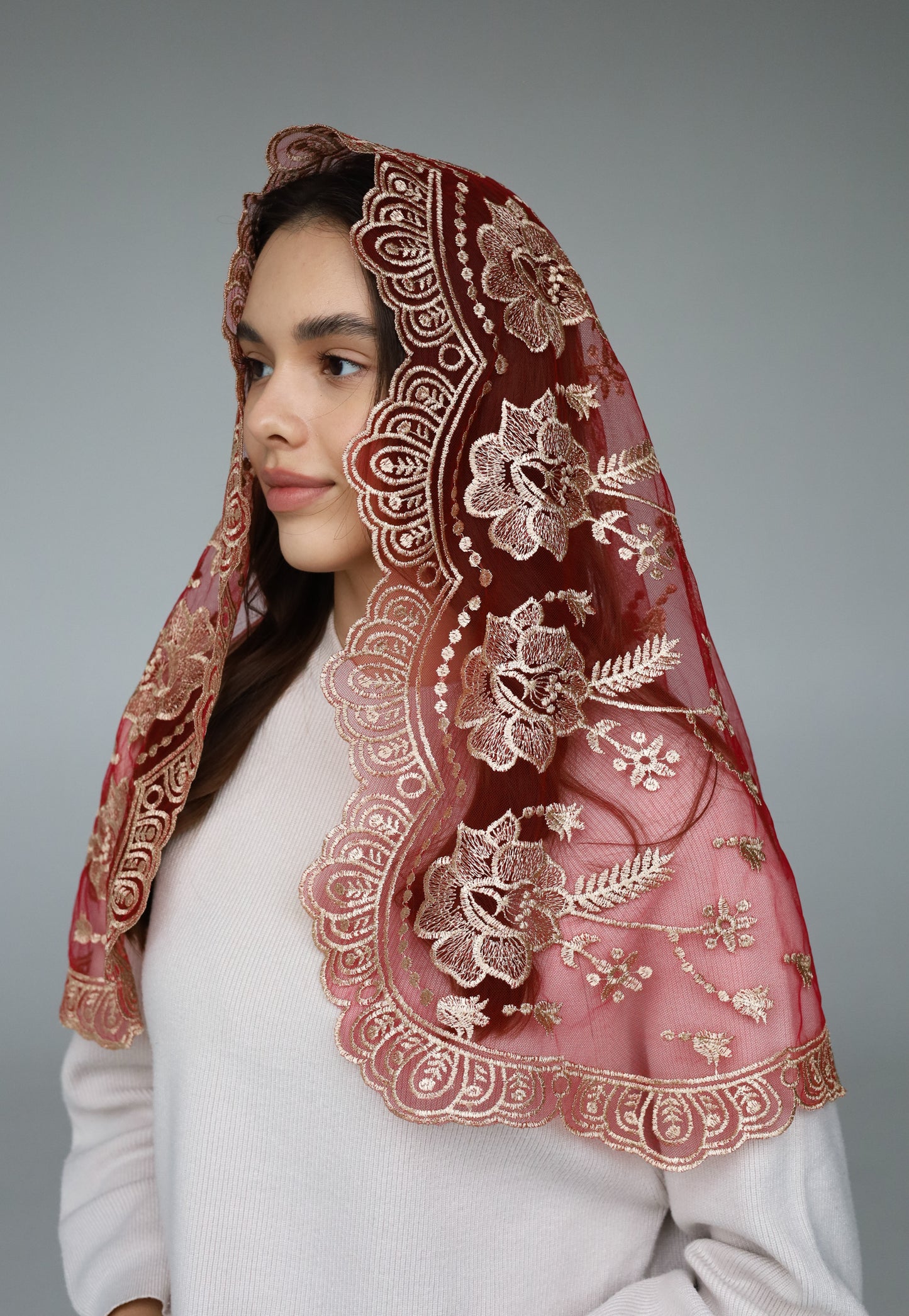 RED & GOLD MANTILLA