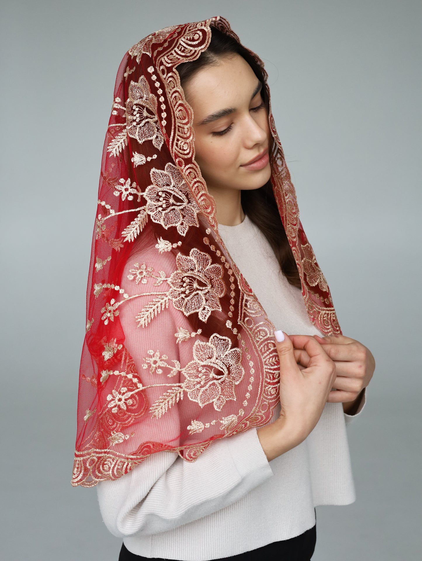 RED & GOLD MANTILLA