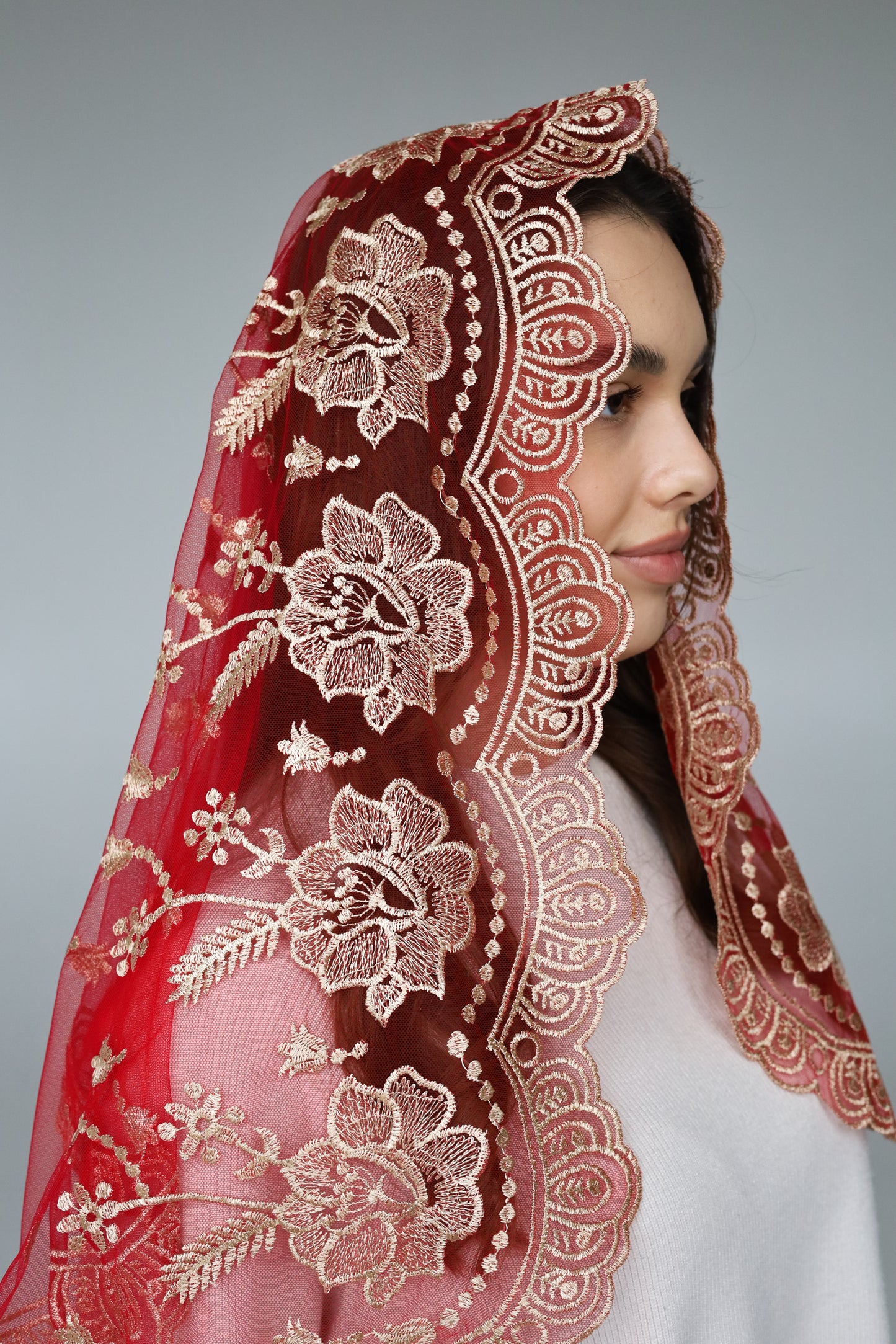 RED & GOLD MANTILLA