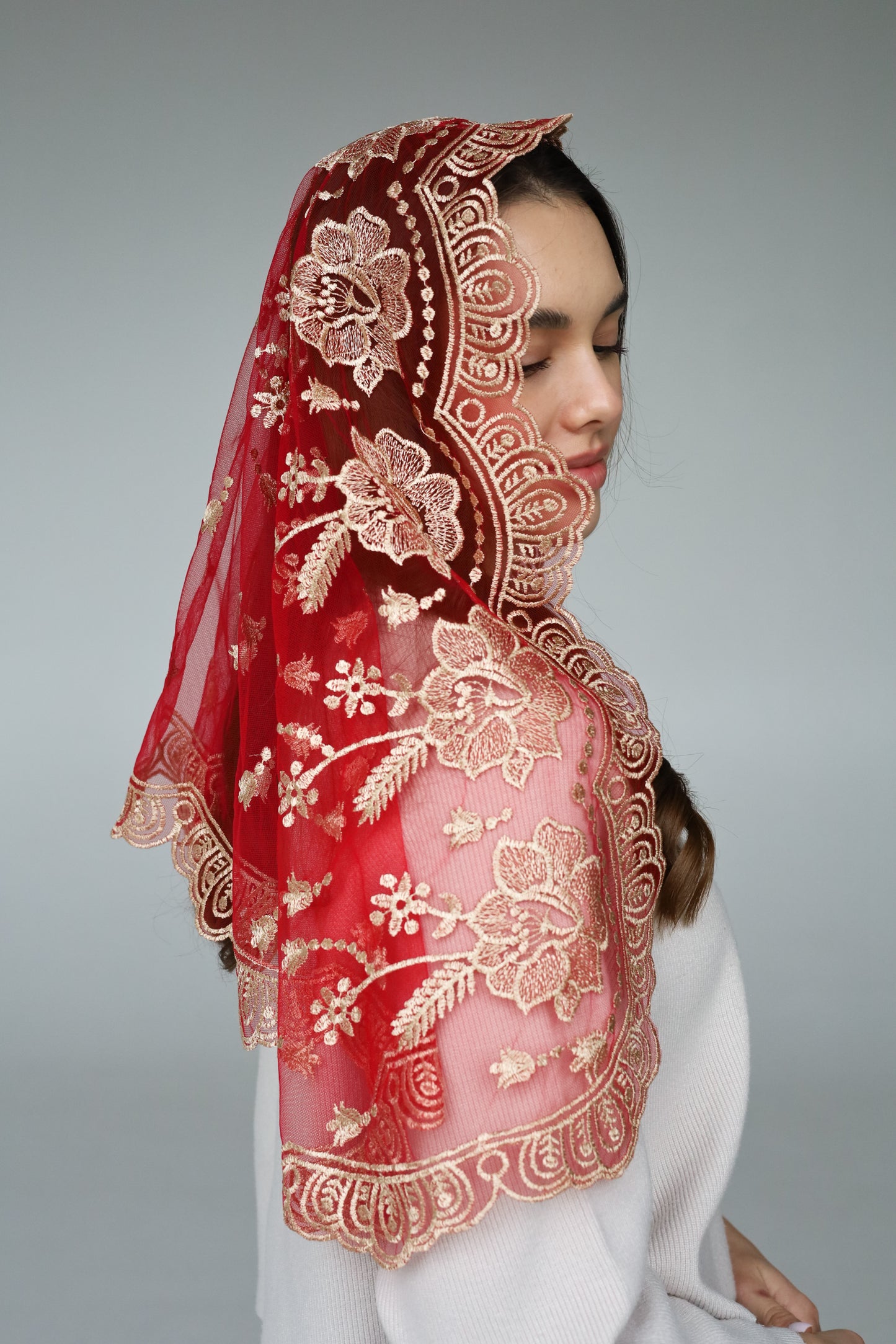 RED & GOLD MANTILLA