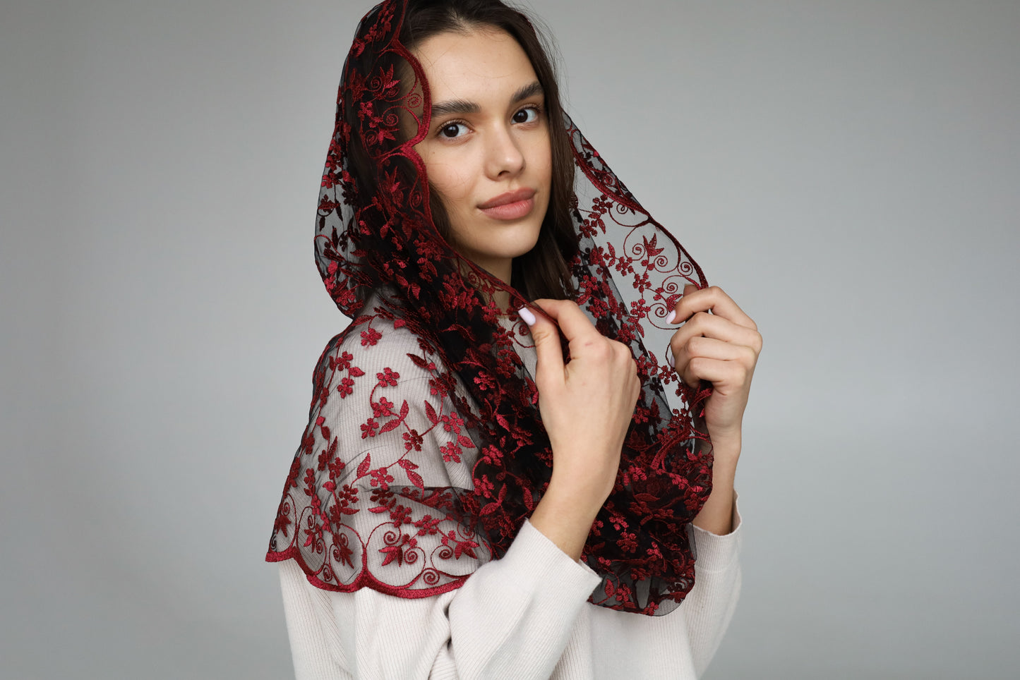 INFINITY RED MANTILLA