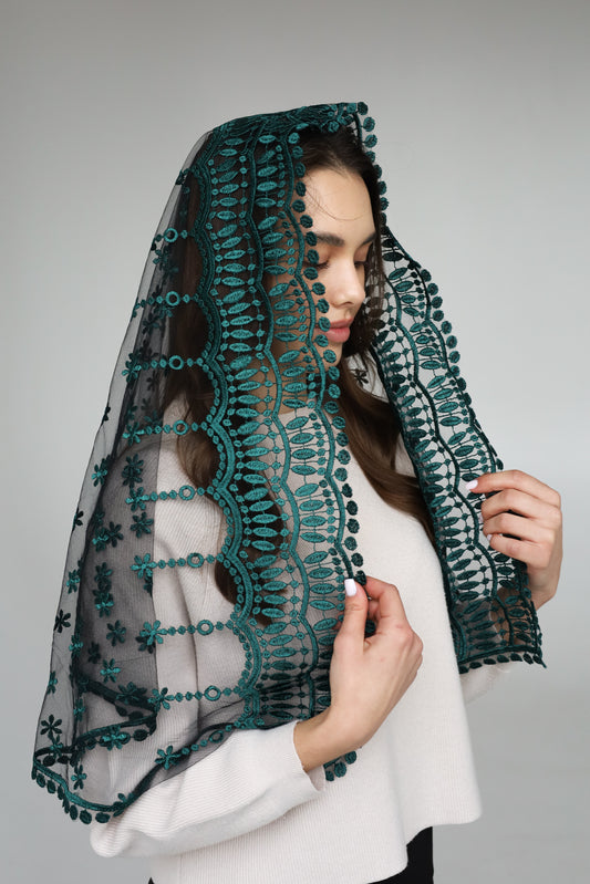 LONG EMERALD GREEN MANTILLA