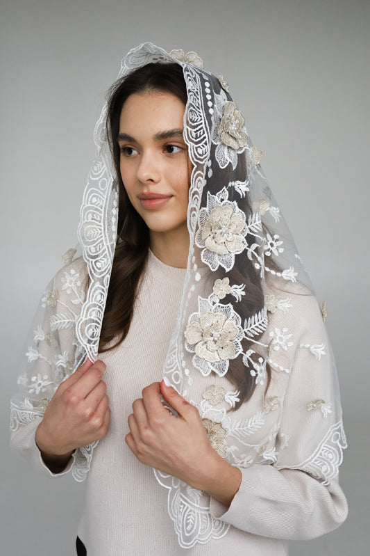 3D FLORAL MANTILLA