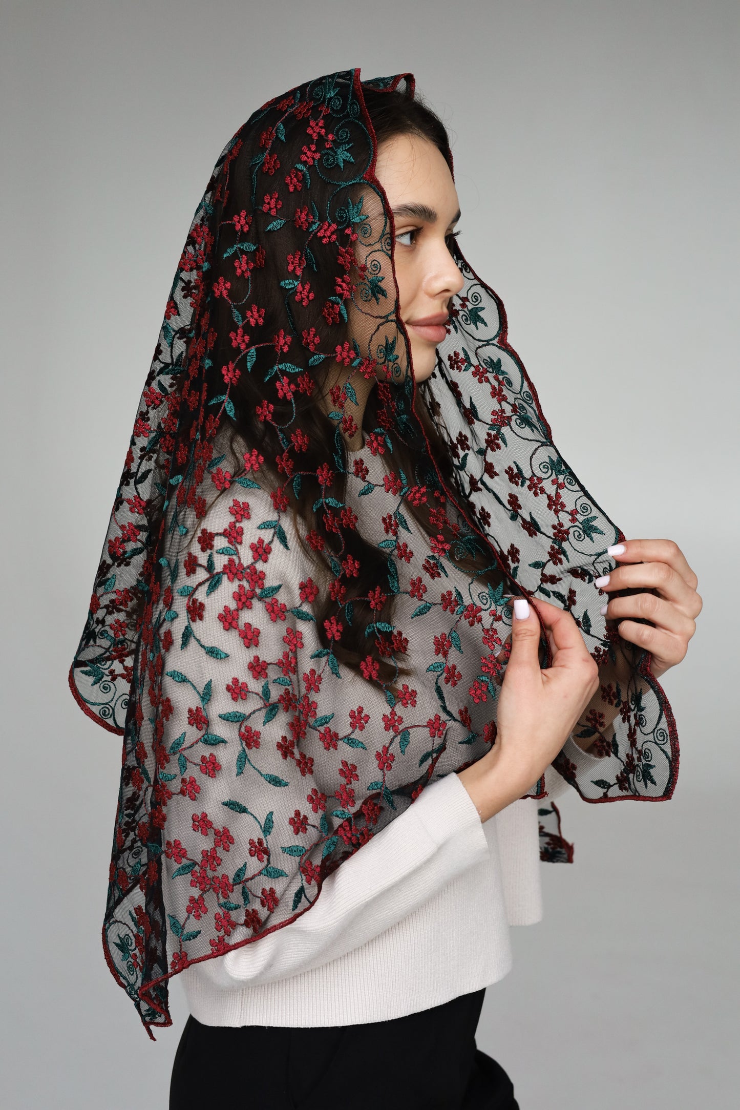 LONG RED & GREEN VEIL