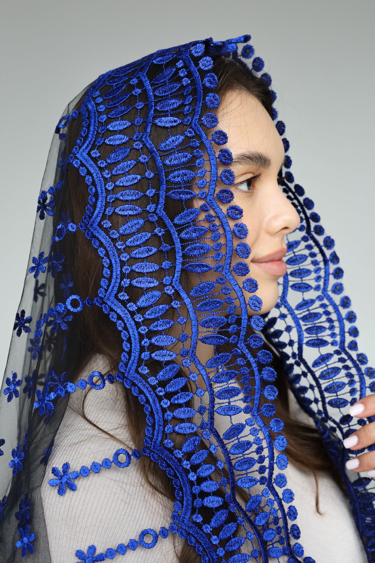 LONG ROYAL BLUE VEIL