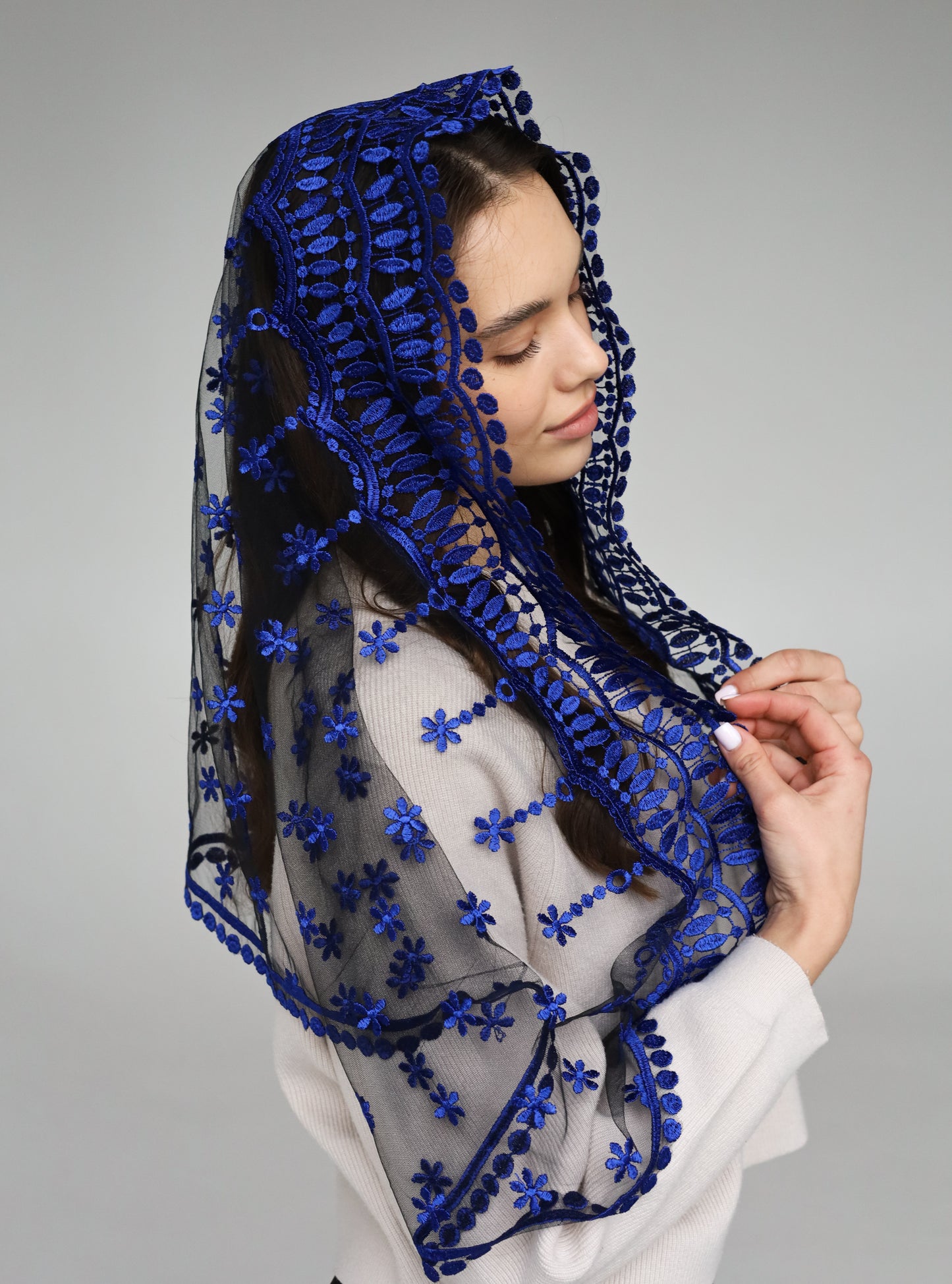 LONG ROYAL BLUE VEIL