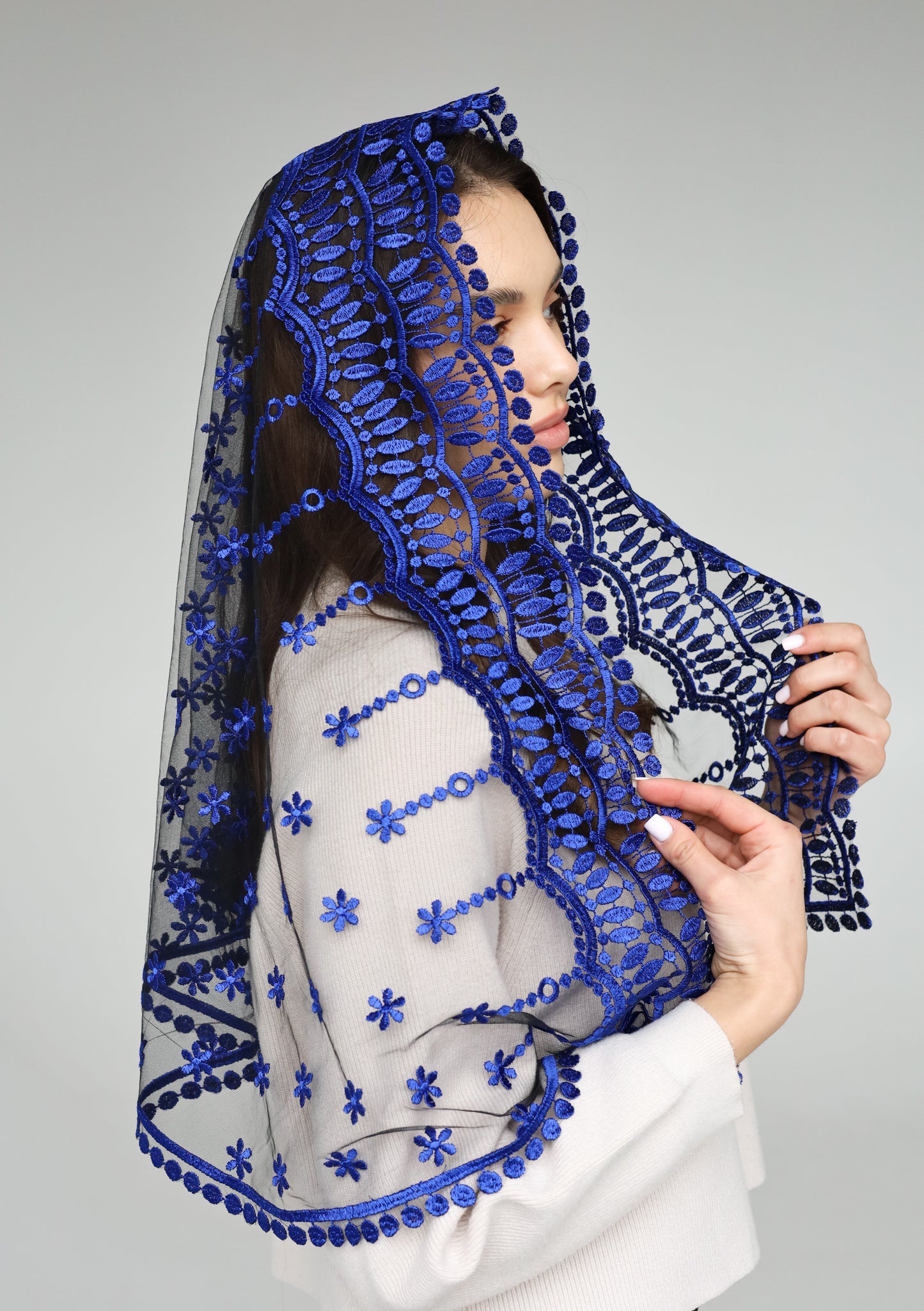 LONG ROYAL BLUE VEIL