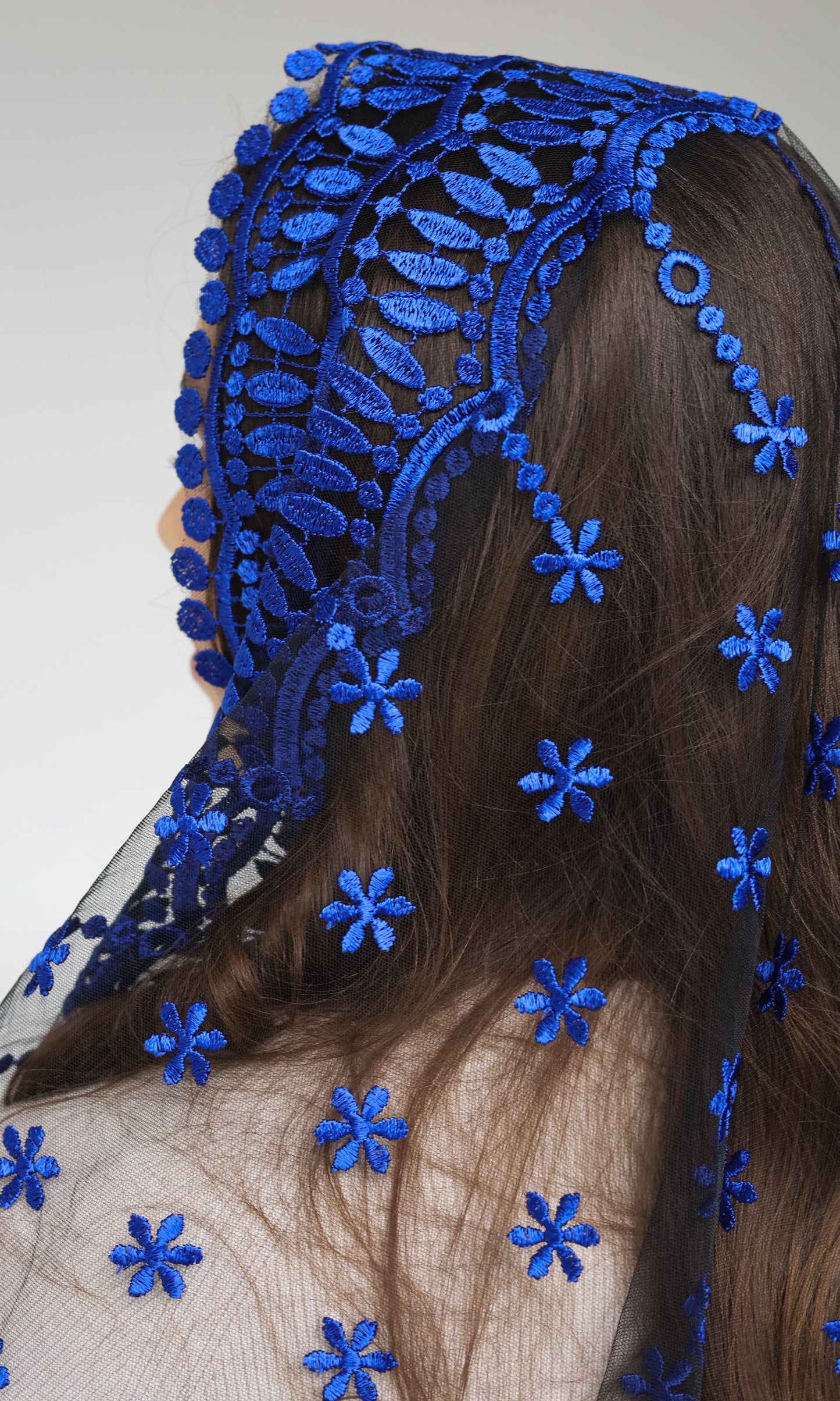 LONG ROYAL BLUE VEIL