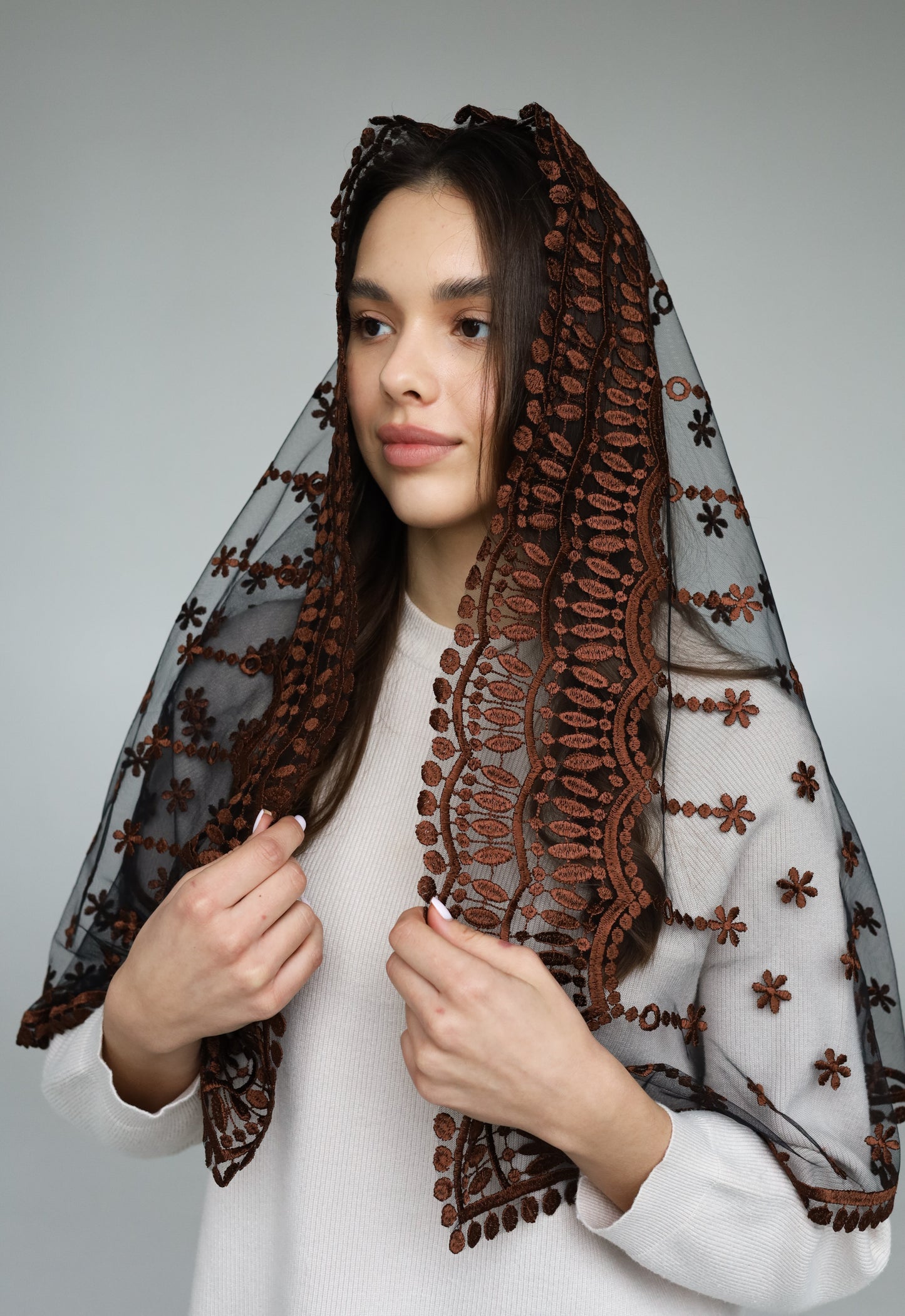 LONG BROWN MANTILLA