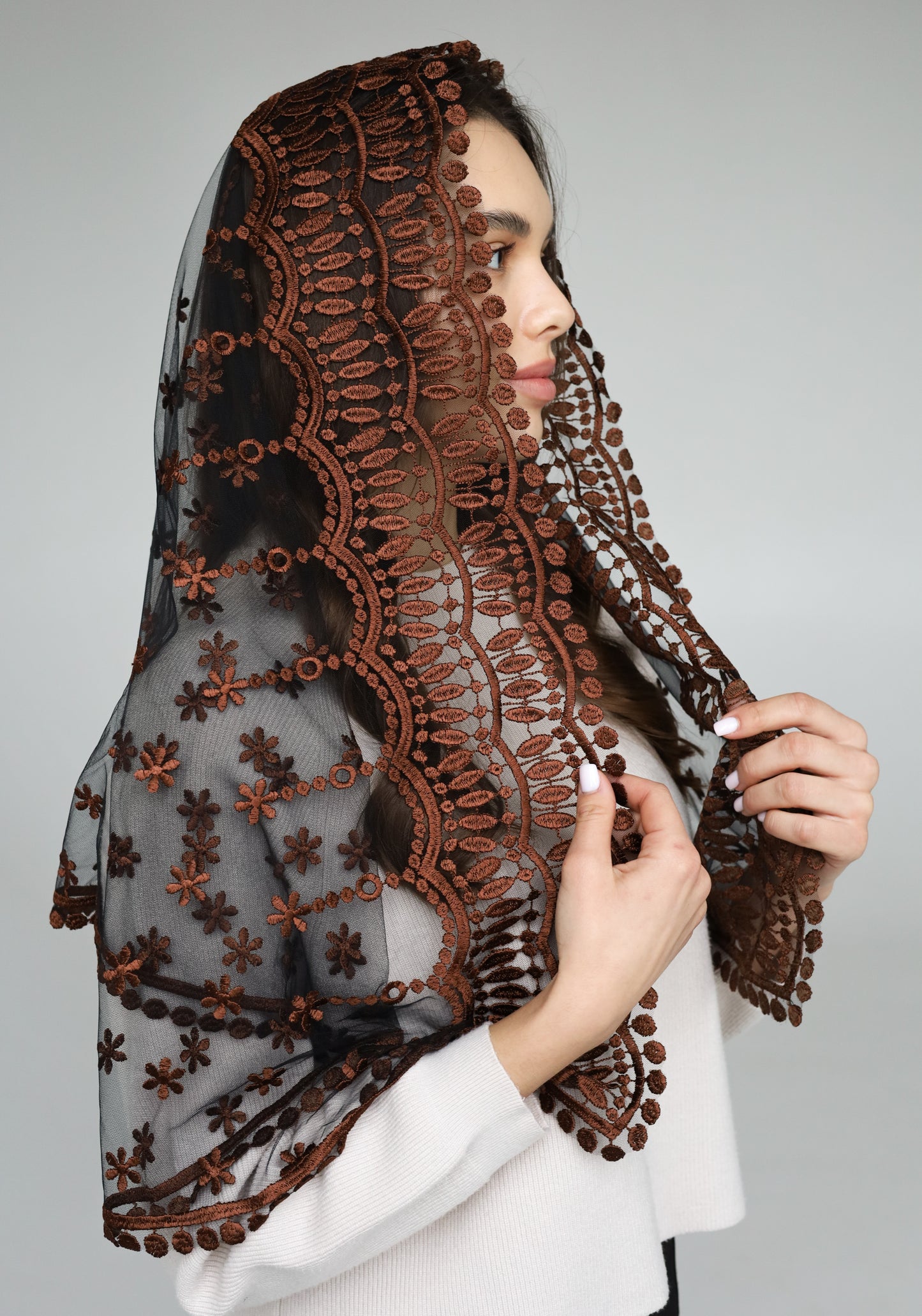 LONG BROWN MANTILLA