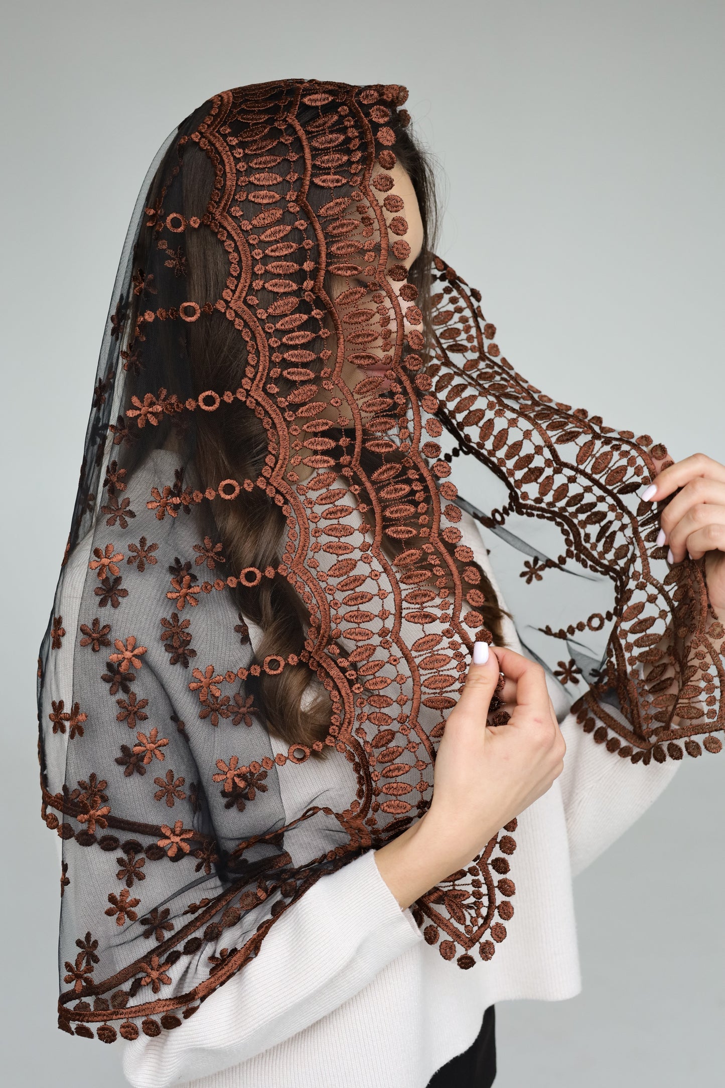 LONG BROWN MANTILLA