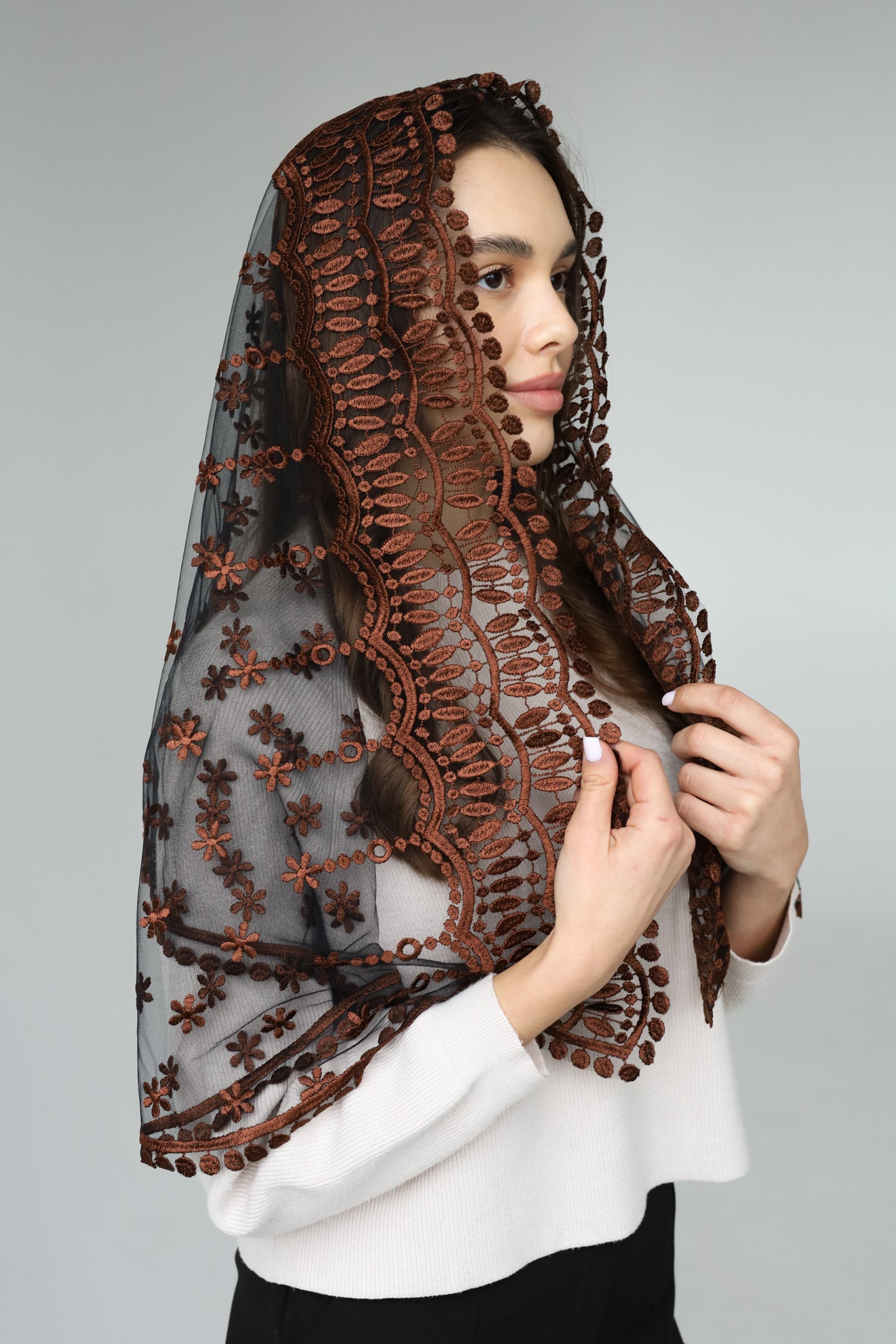 LONG BROWN MANTILLA