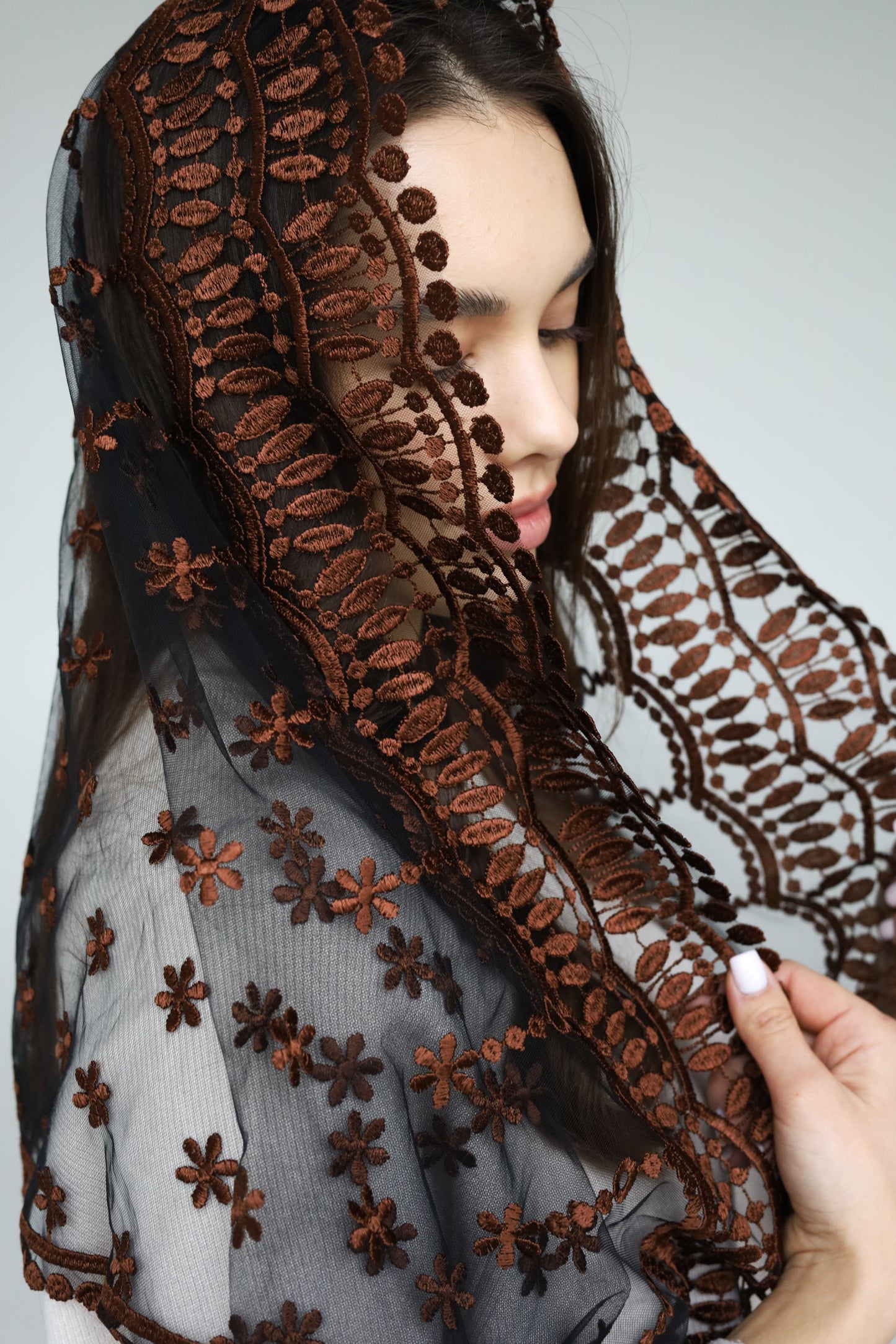 LONG BROWN MANTILLA