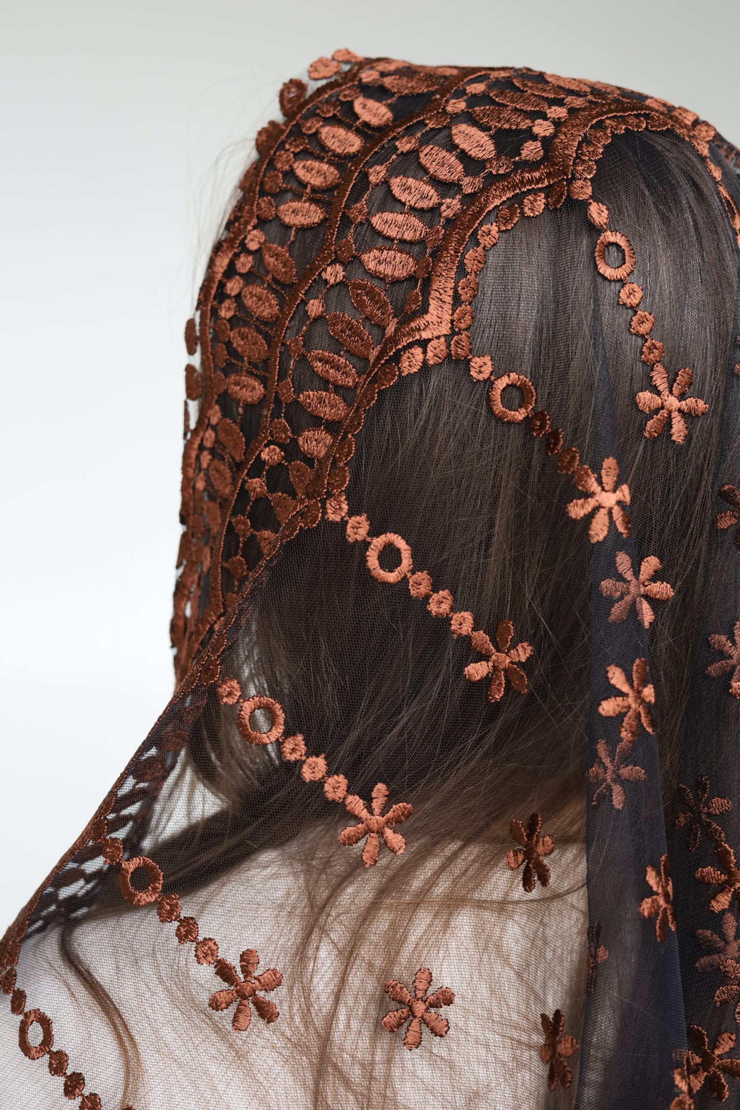 LONG BROWN MANTILLA