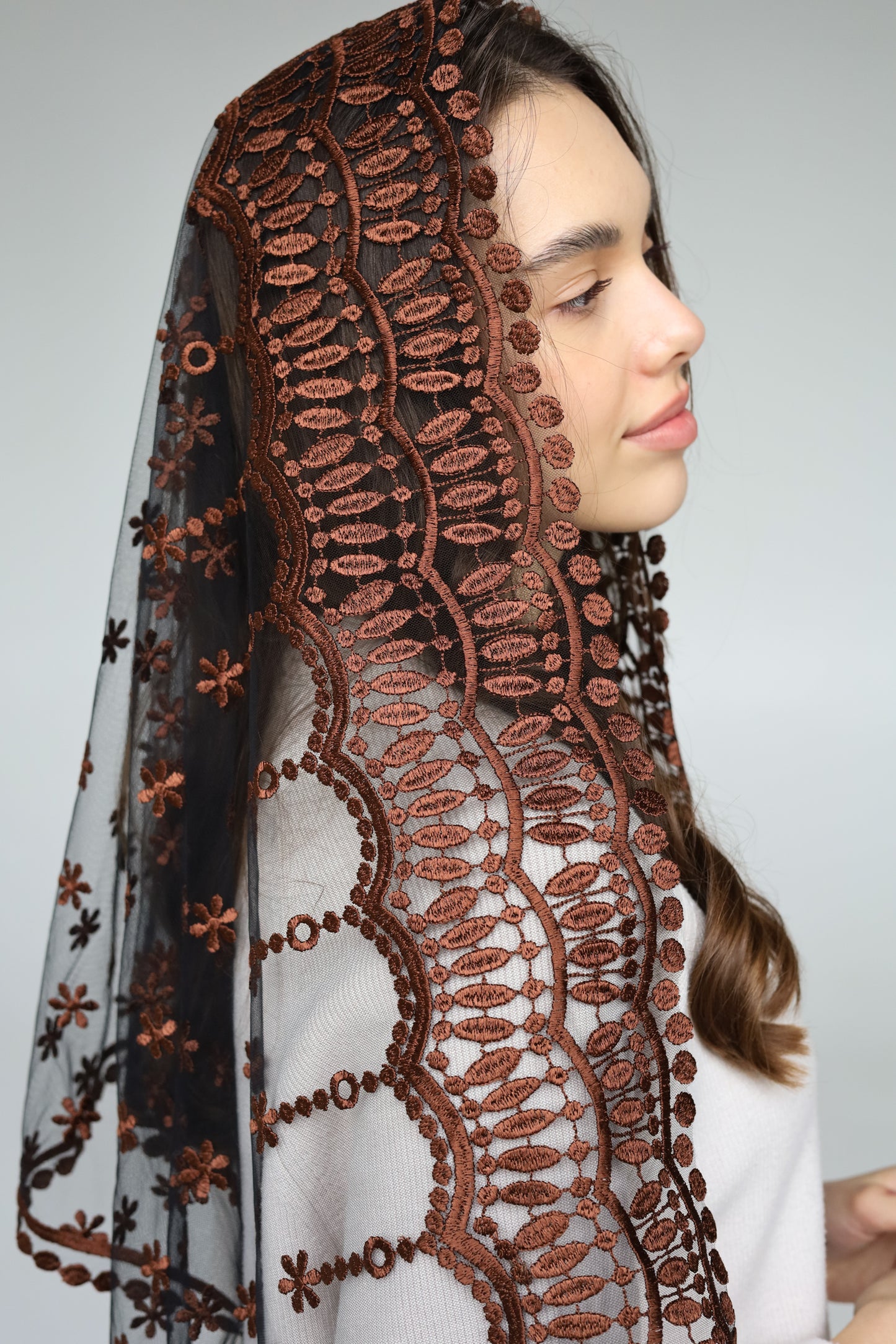 LONG BROWN MANTILLA