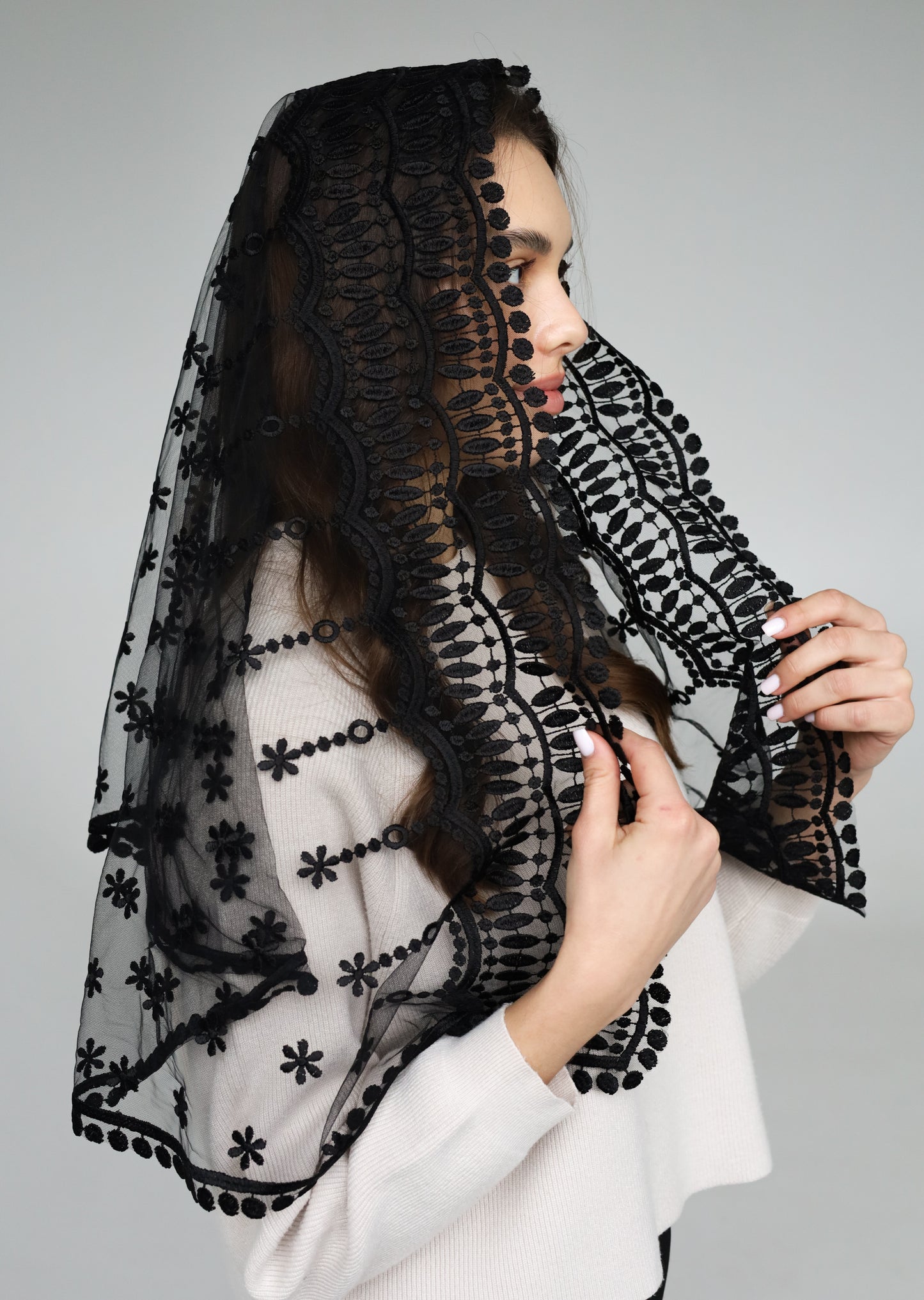 LONG BLACK MANTILLA